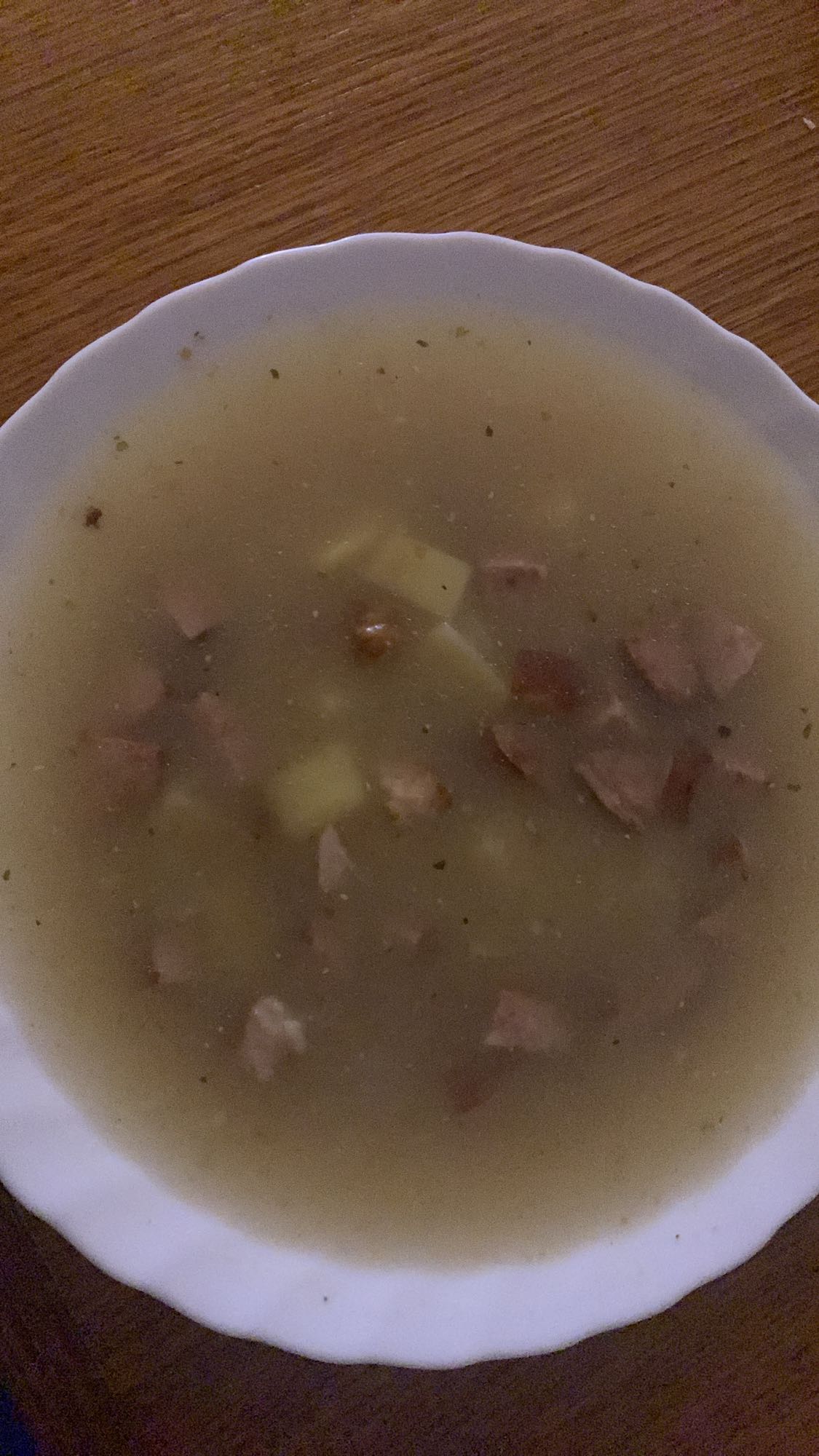 żurek z kiełbasą i ziemniakami