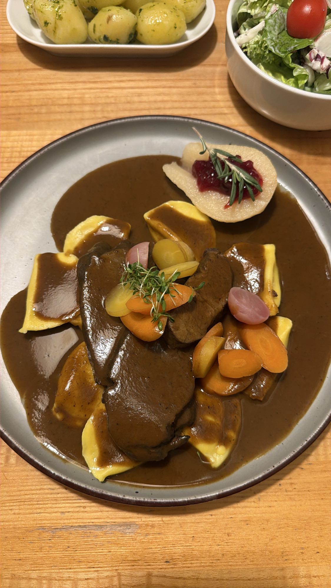 Rinderbraten mit Beilagen