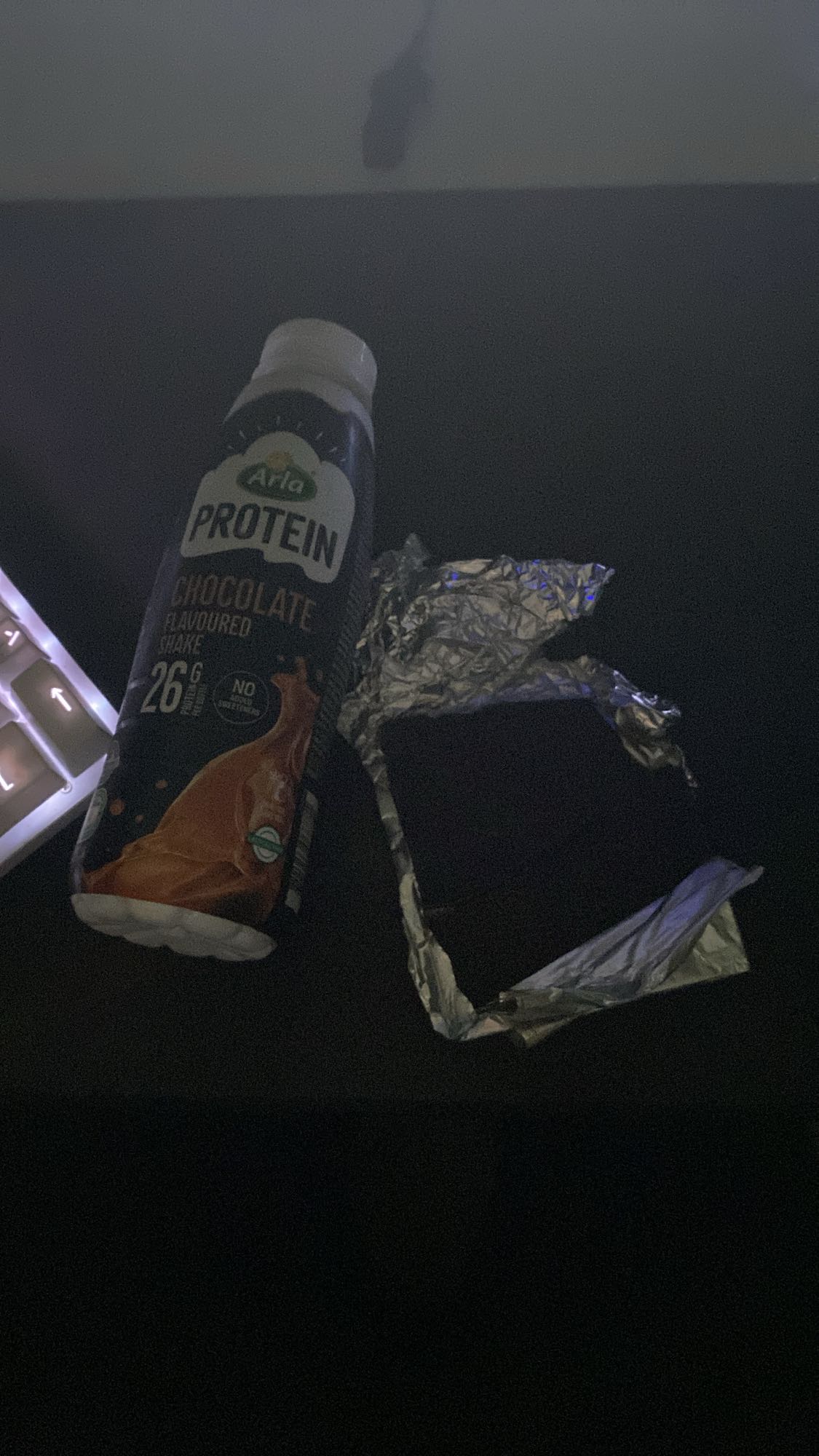 Protein shake & chocolate