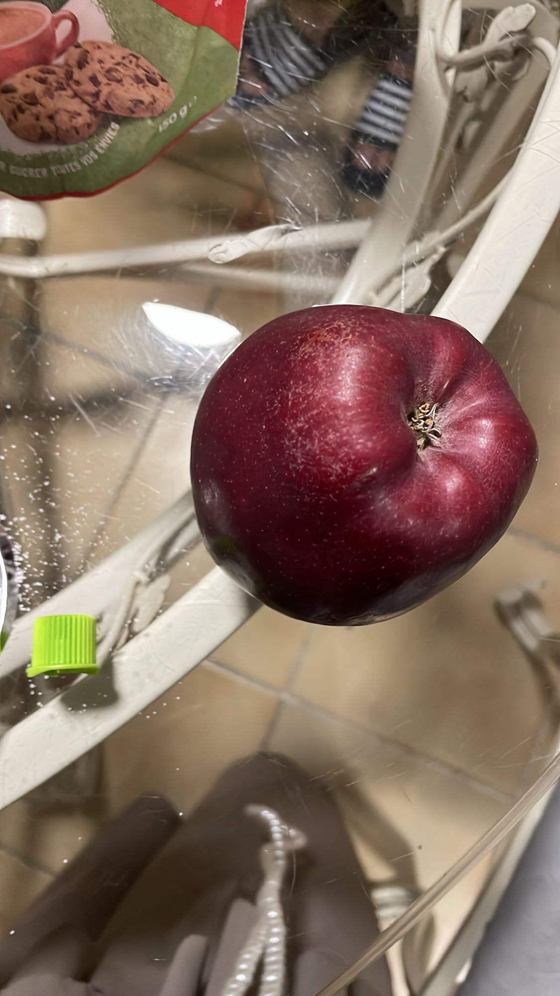 Pomme rouge entière