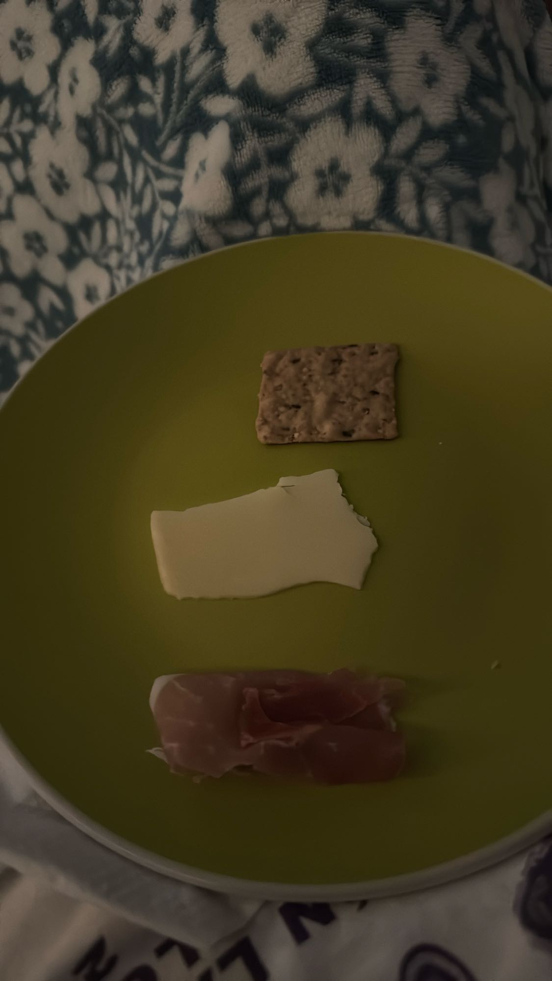 jamón, queso y galleta