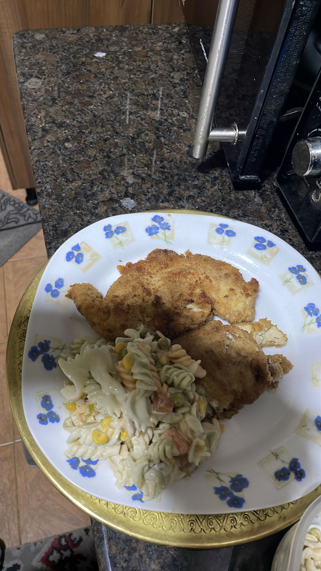 Fried chicken with pasta salad