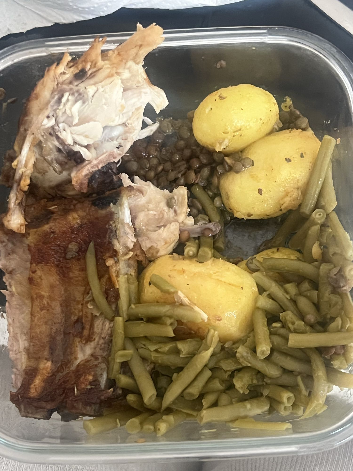 Poulet, haricots, pommes de terre