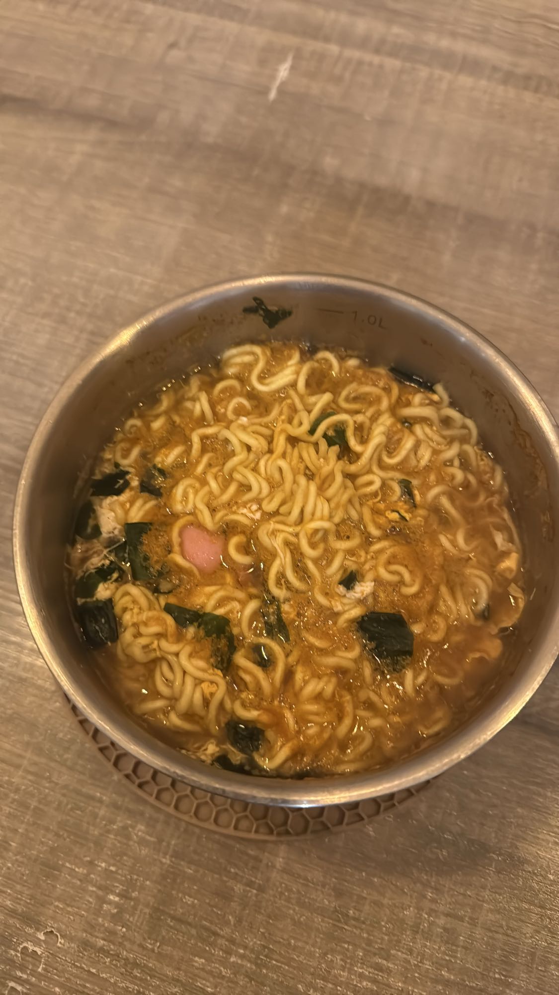 острая лапша в бульоне