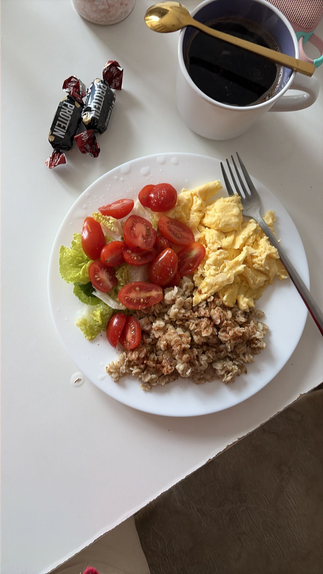 Завтрак с овсянкой и яйцом