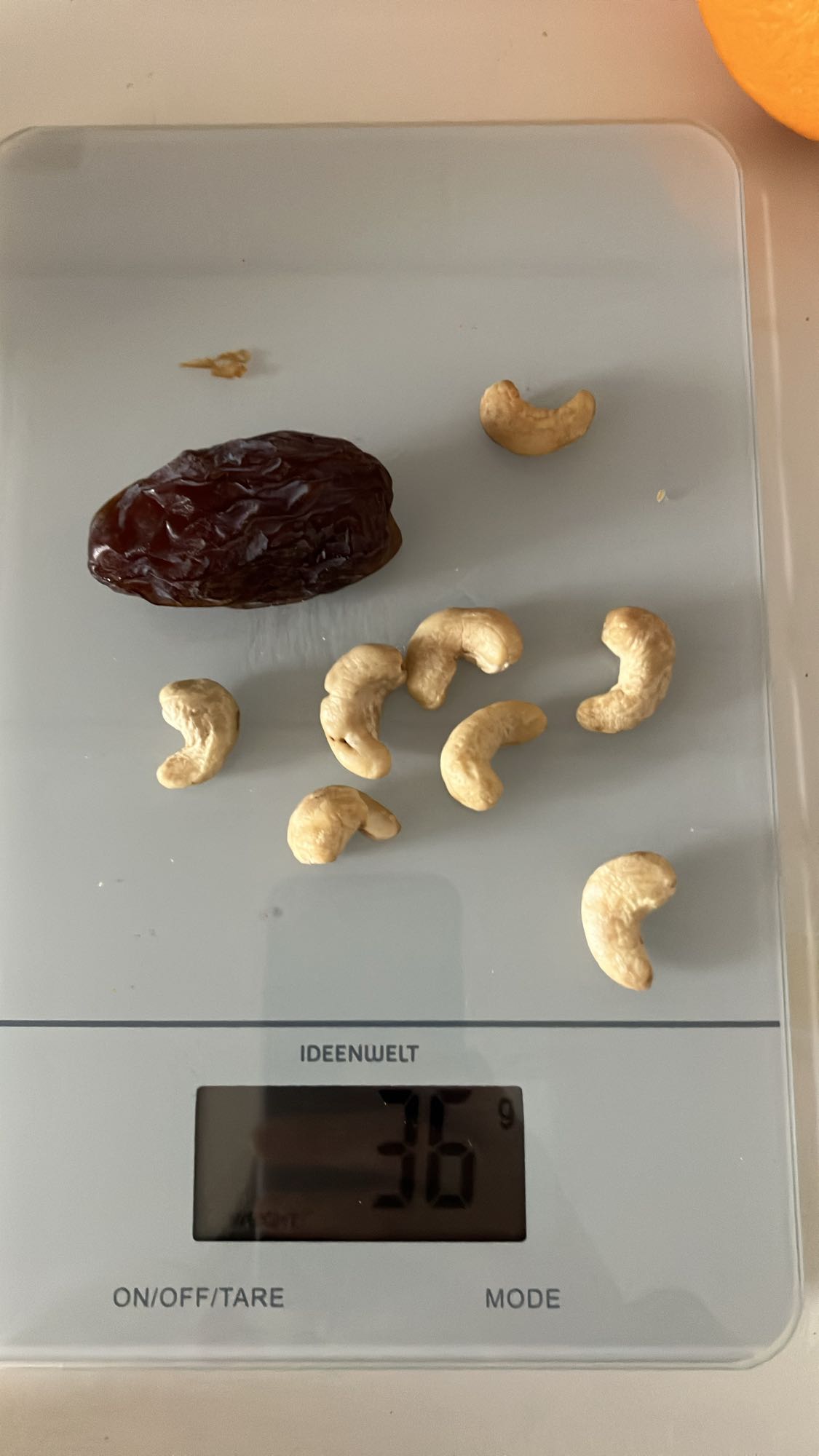 Castanhas e tâmara com caroço