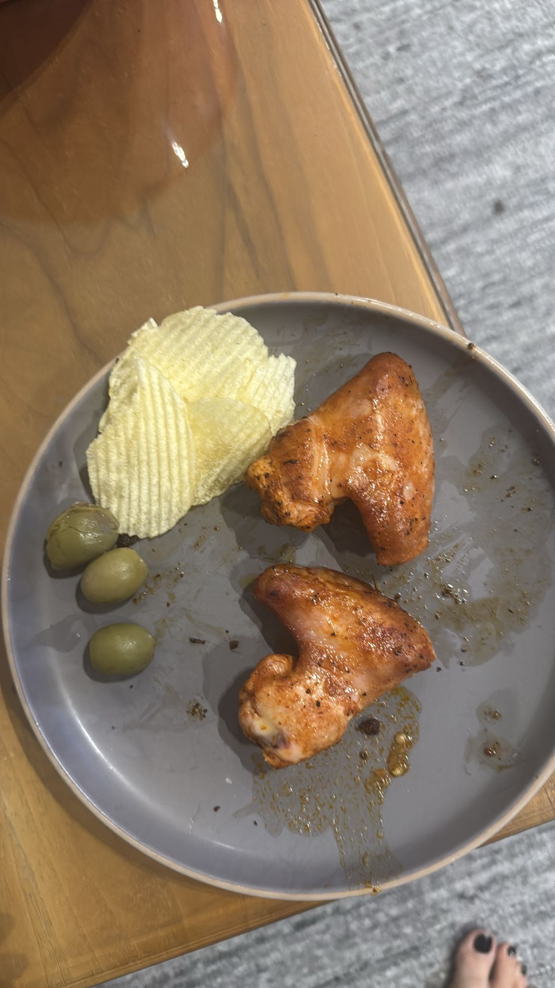 Chicken wings with chips