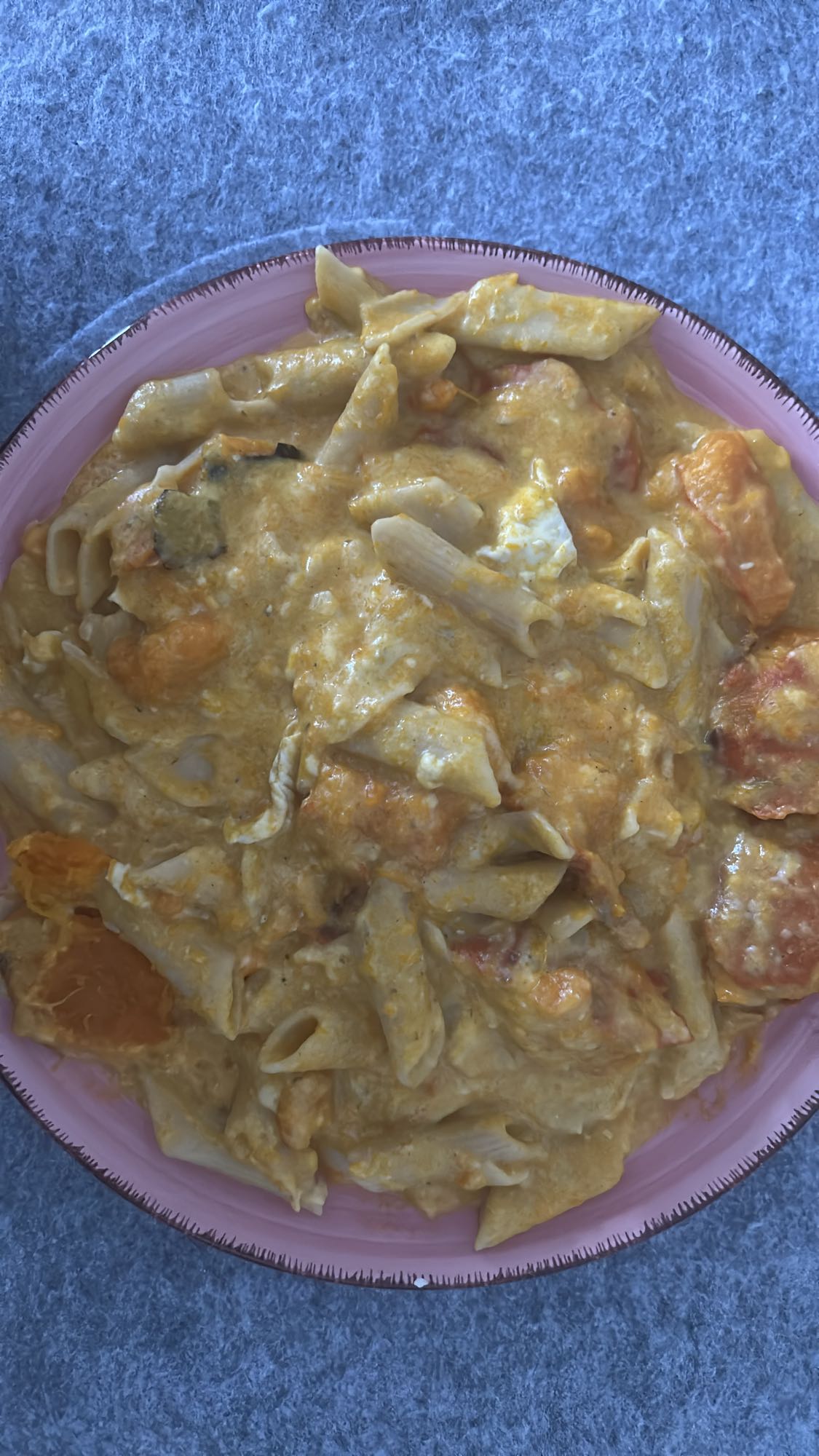 pasta cremosa con verduras