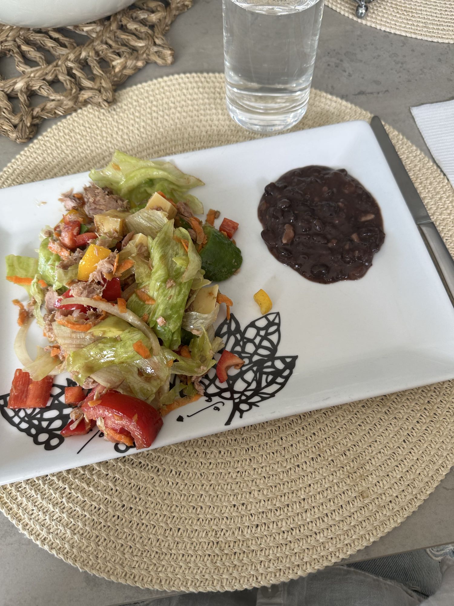Ensalada con atún y frijoles