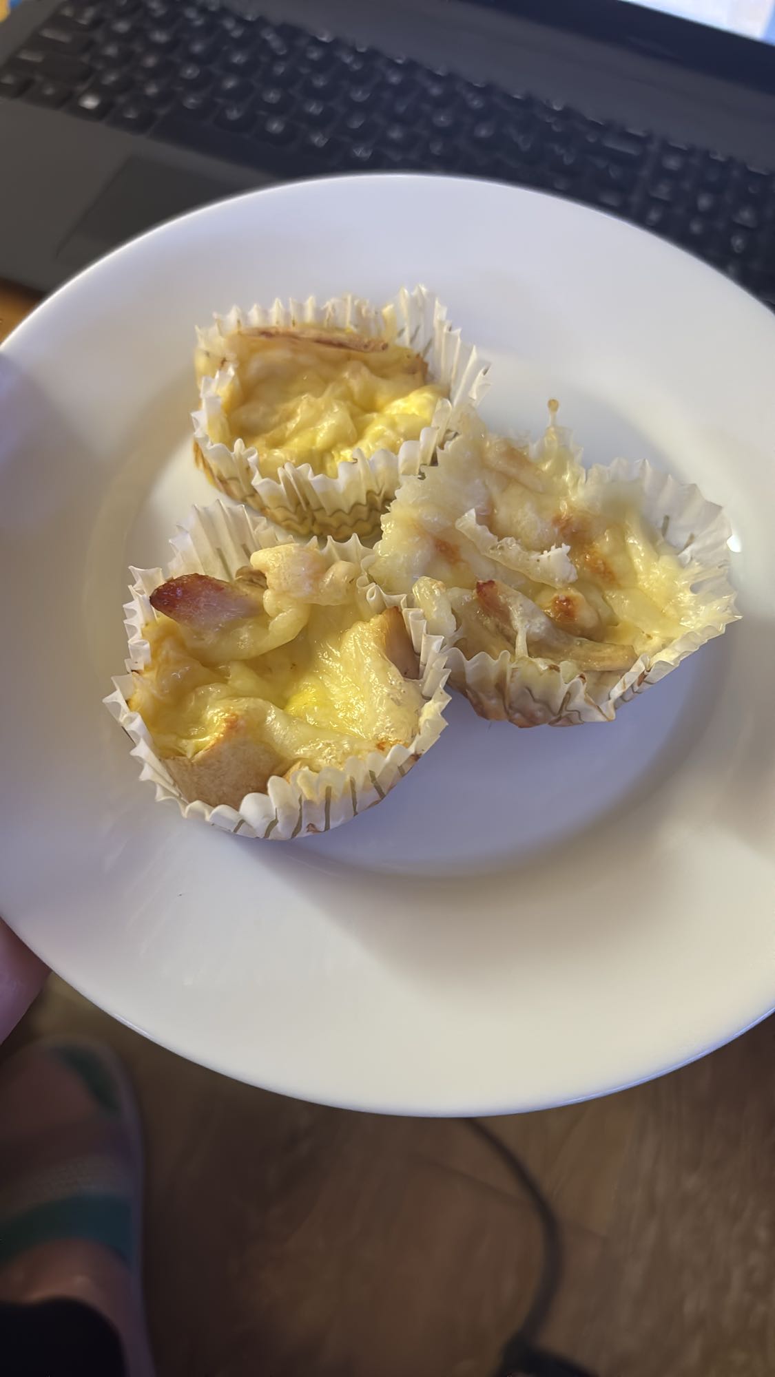 Sajtos-sonkás muffin