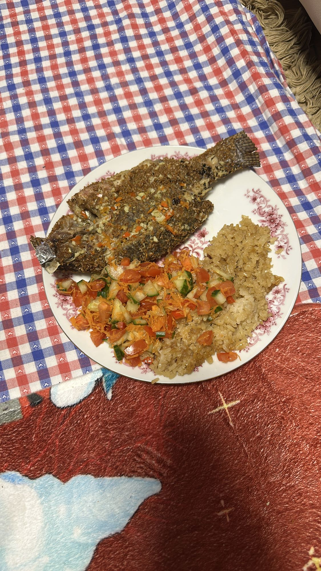 Gebratener Fisch mit Reis