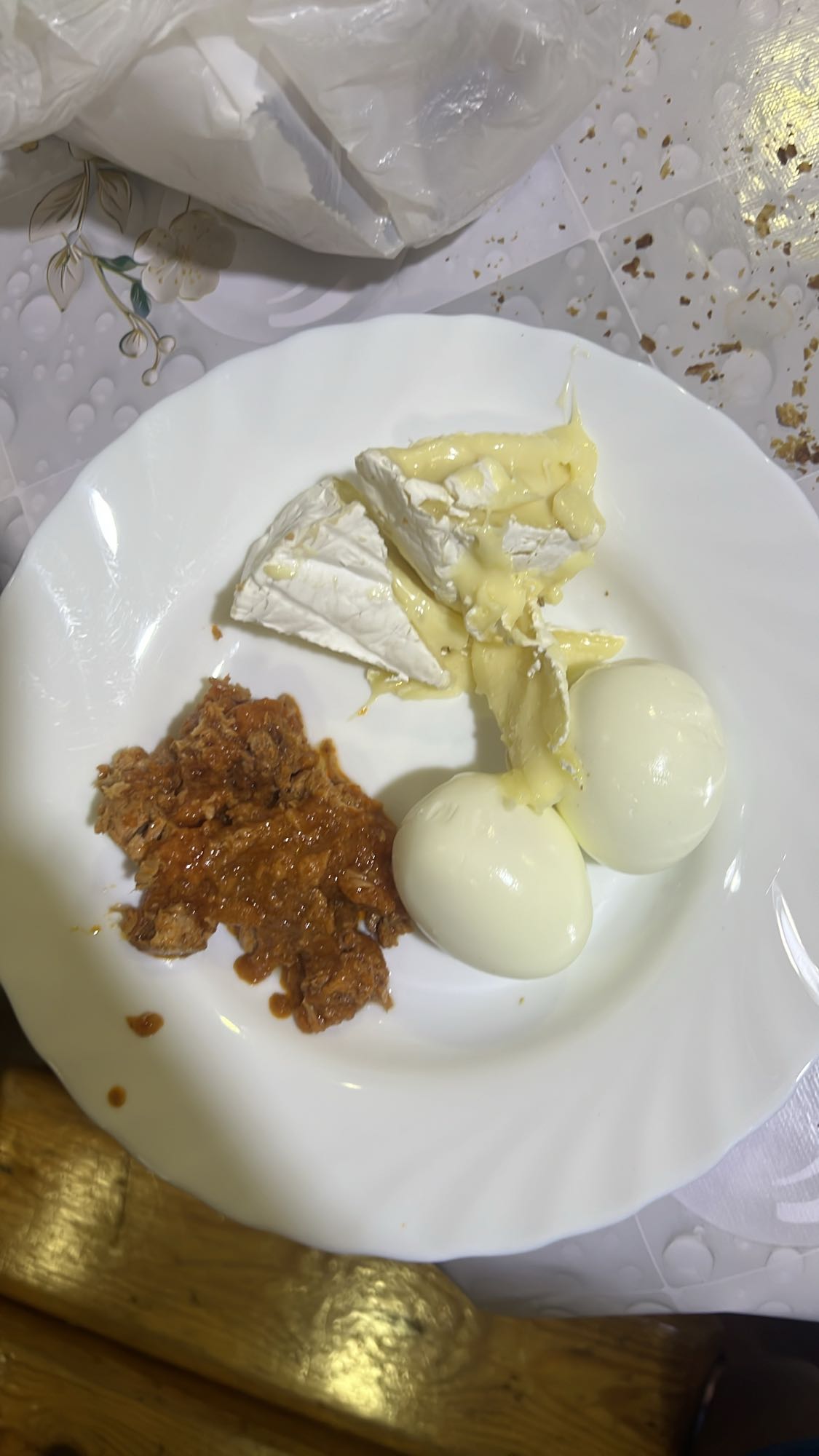 œufs, fromage et thon