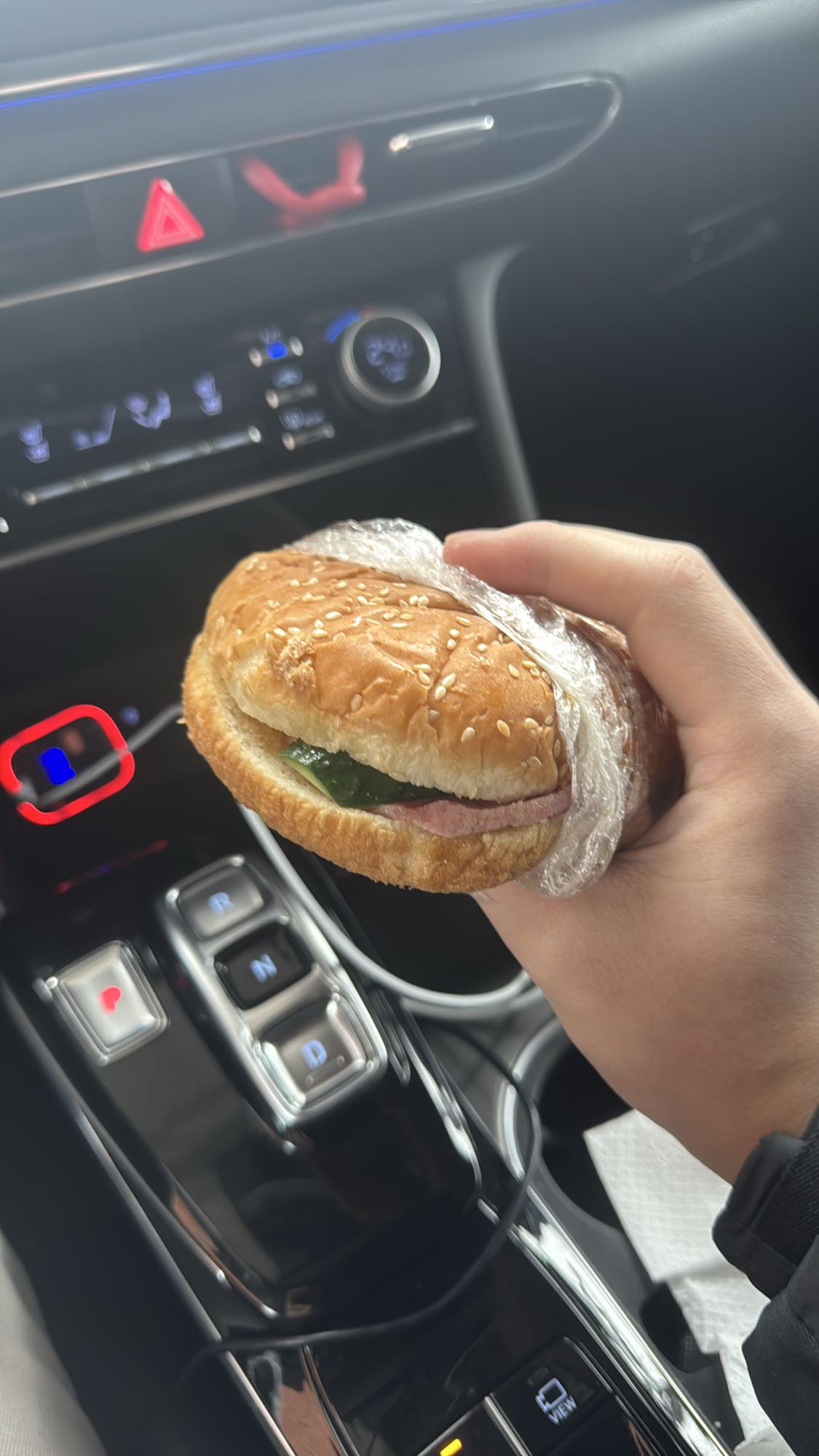 бутерброд с колбасой