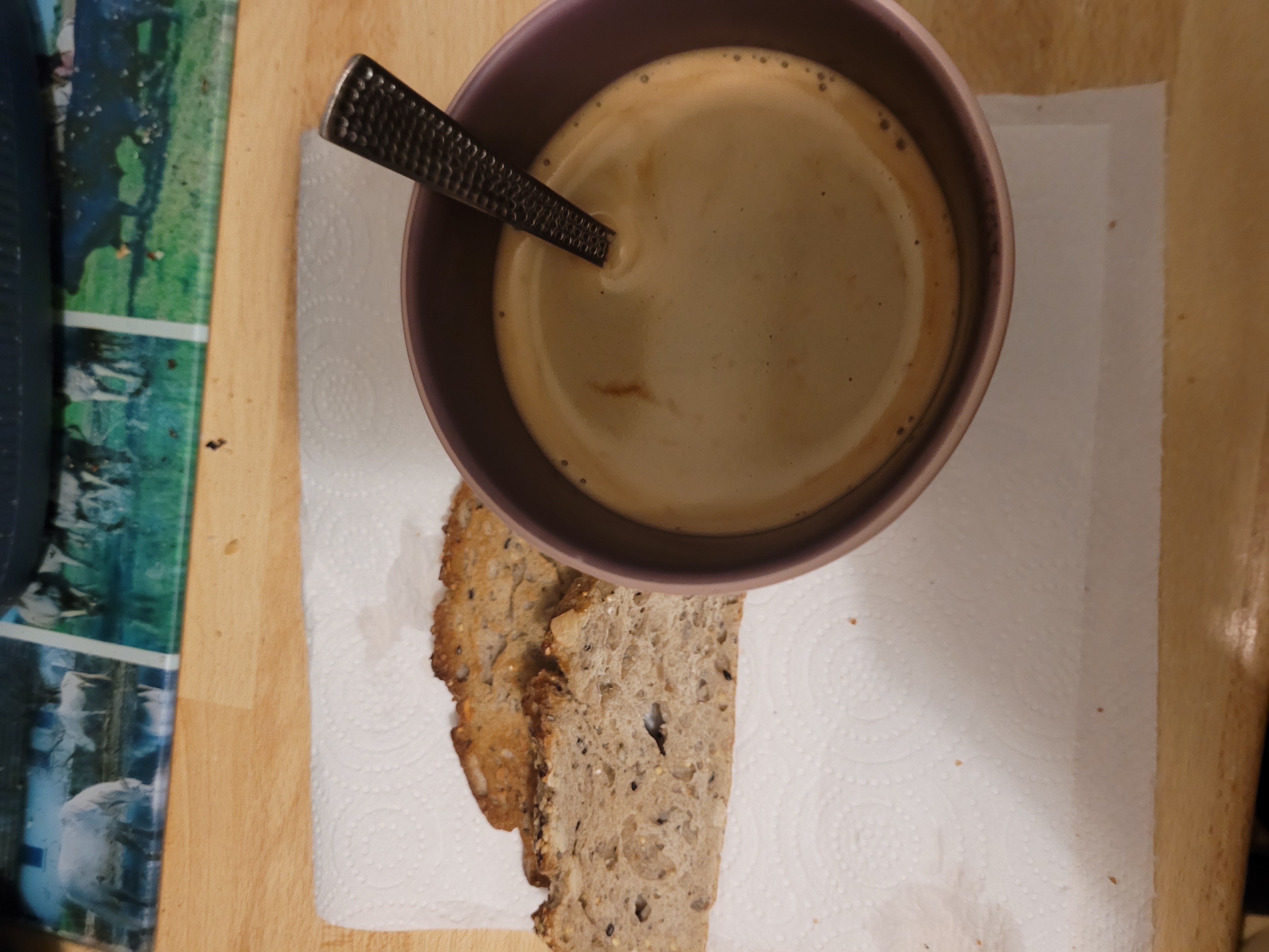 Café et pain aux céréales