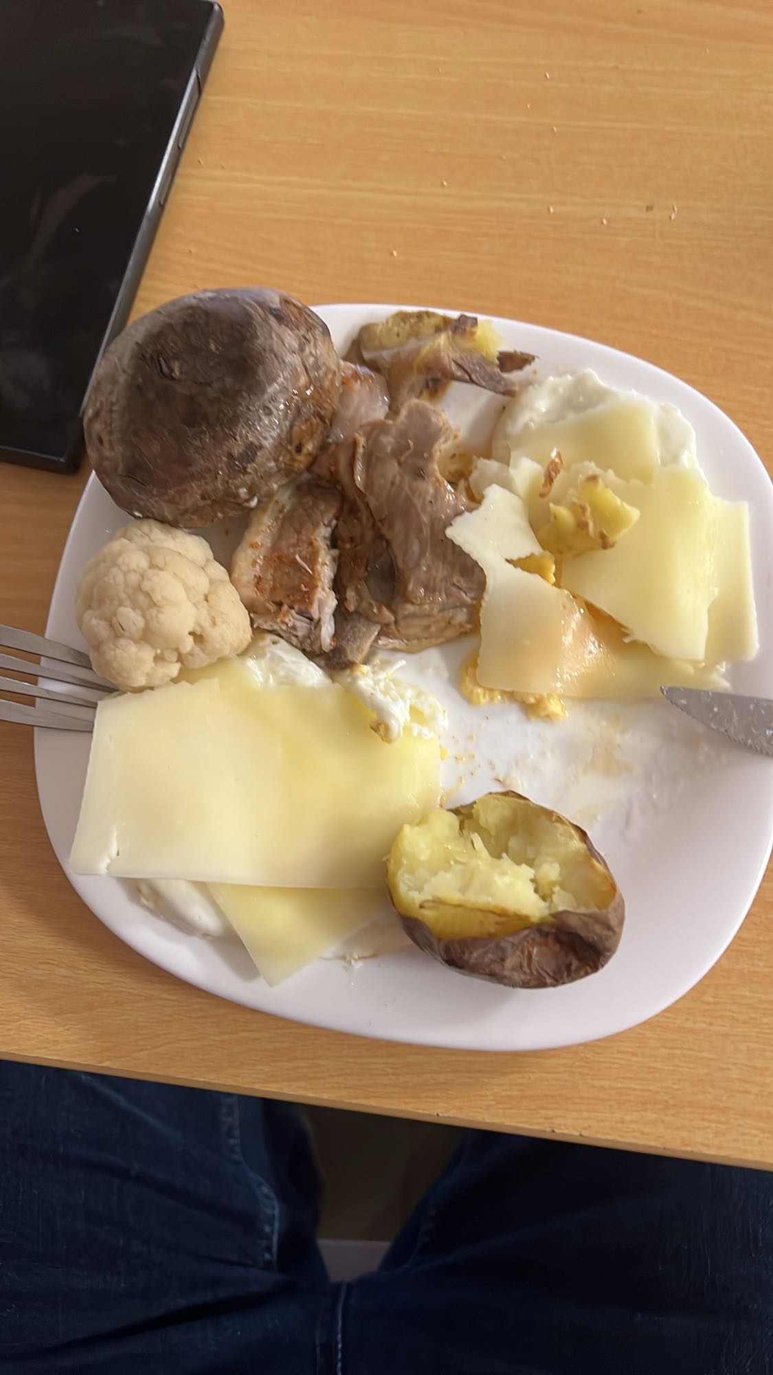 Cartof cu carne și brânză