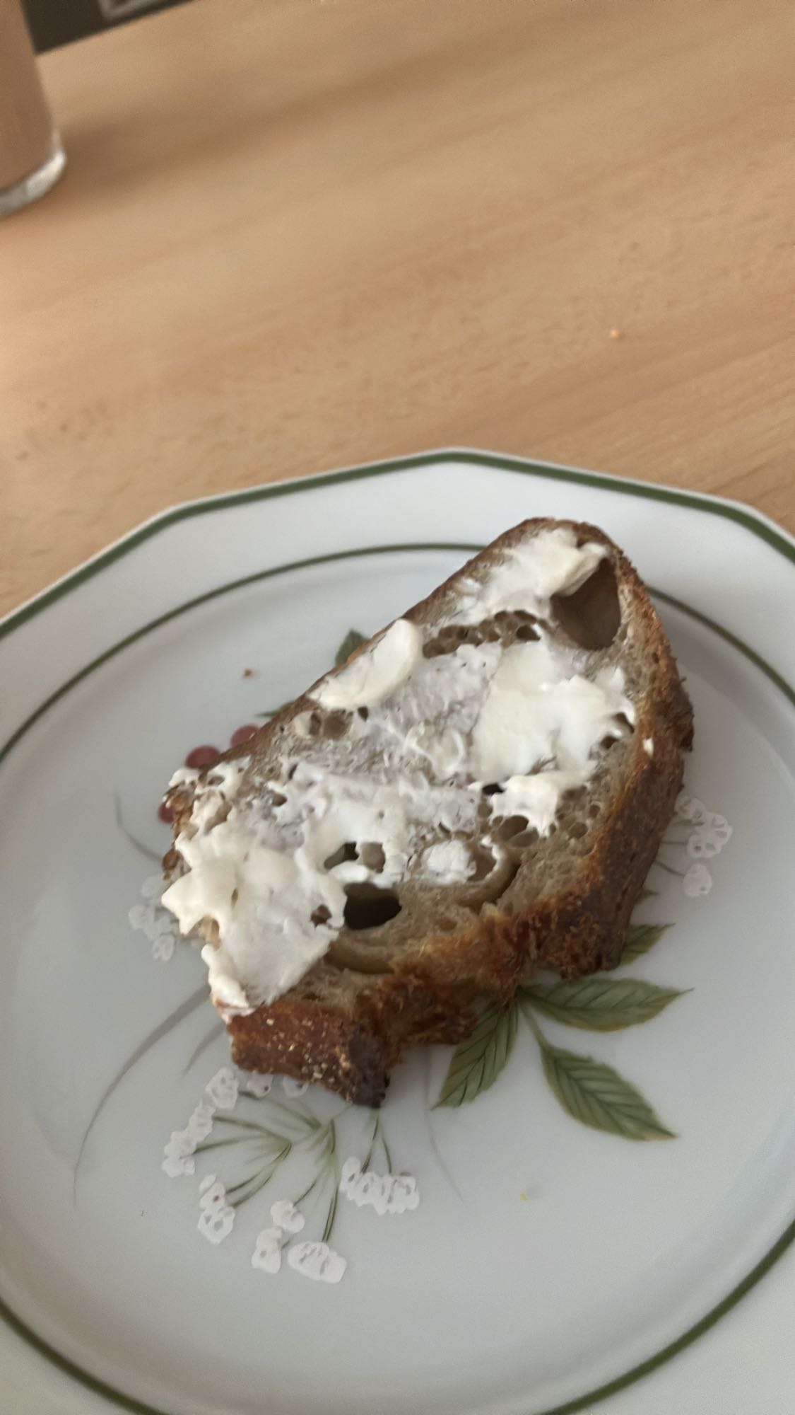 Pão integral com cream cheese e whey sabor chocolate