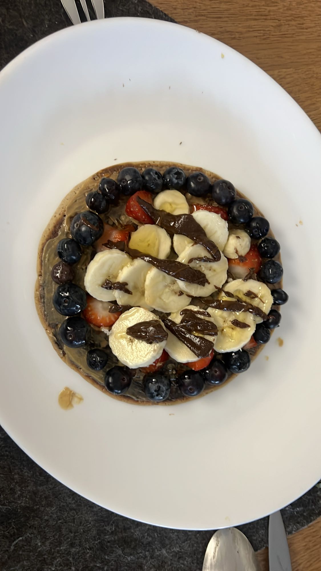 Meyveli çikolatalı pankek