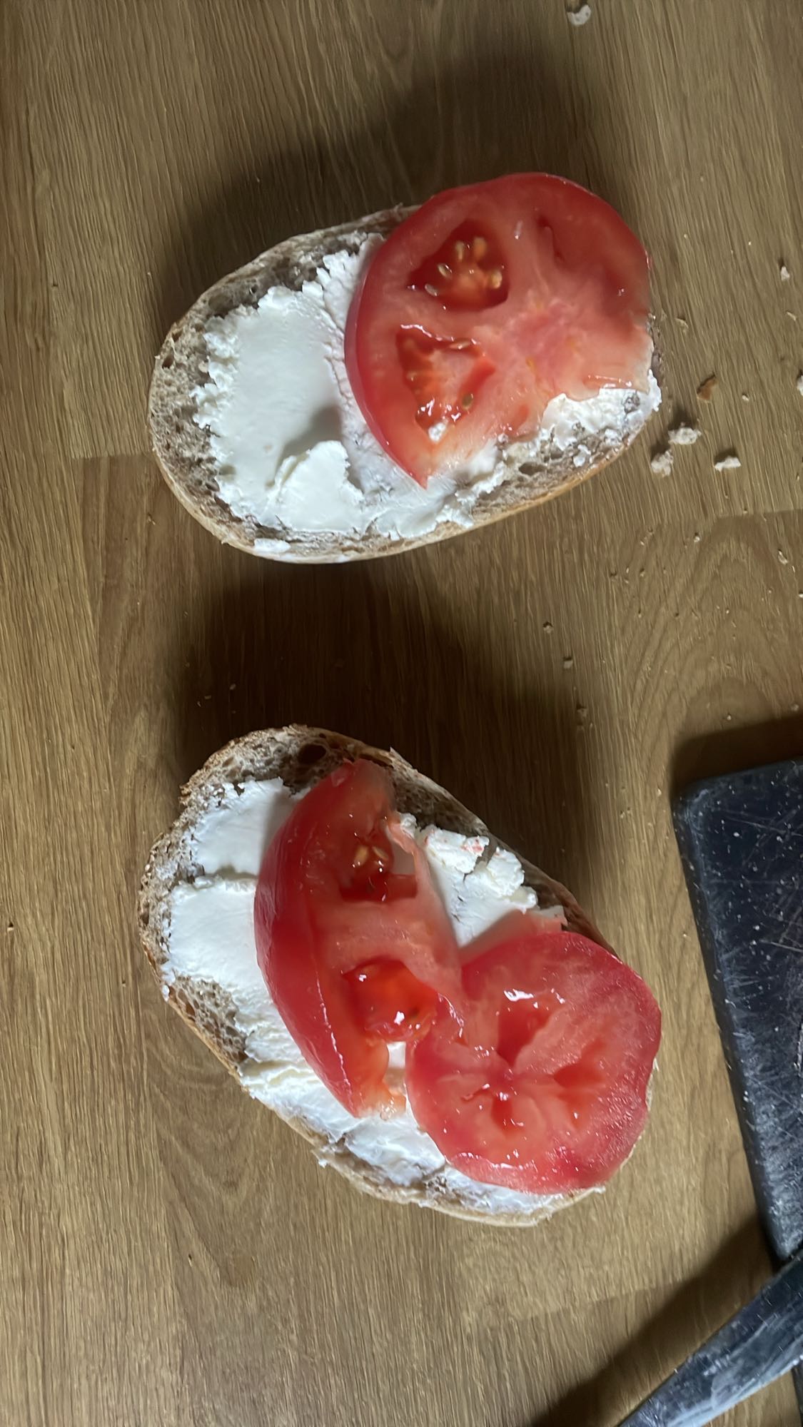 Kanapki z serem i pomidorem