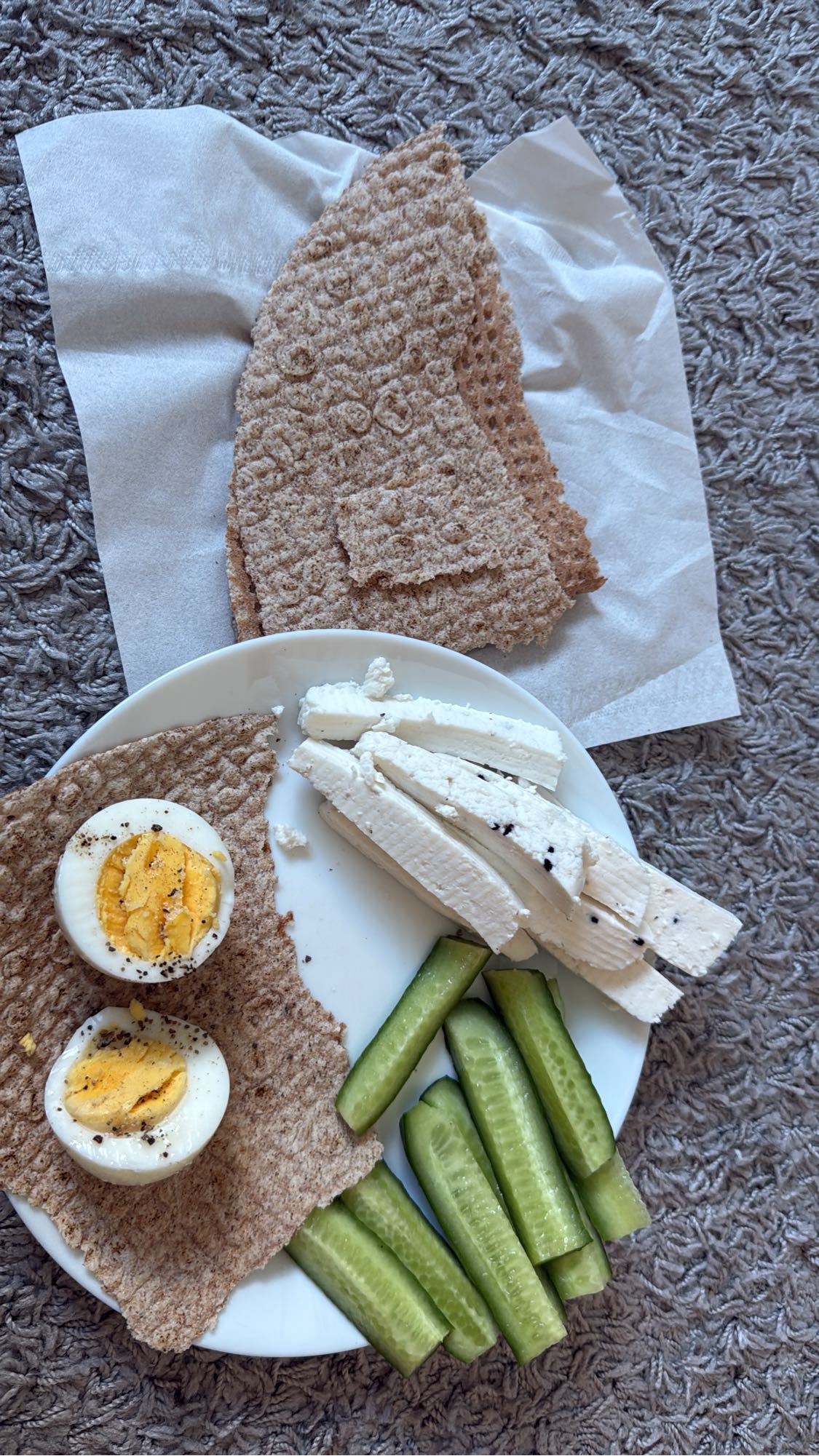 Egg, cheese, crispbread plate