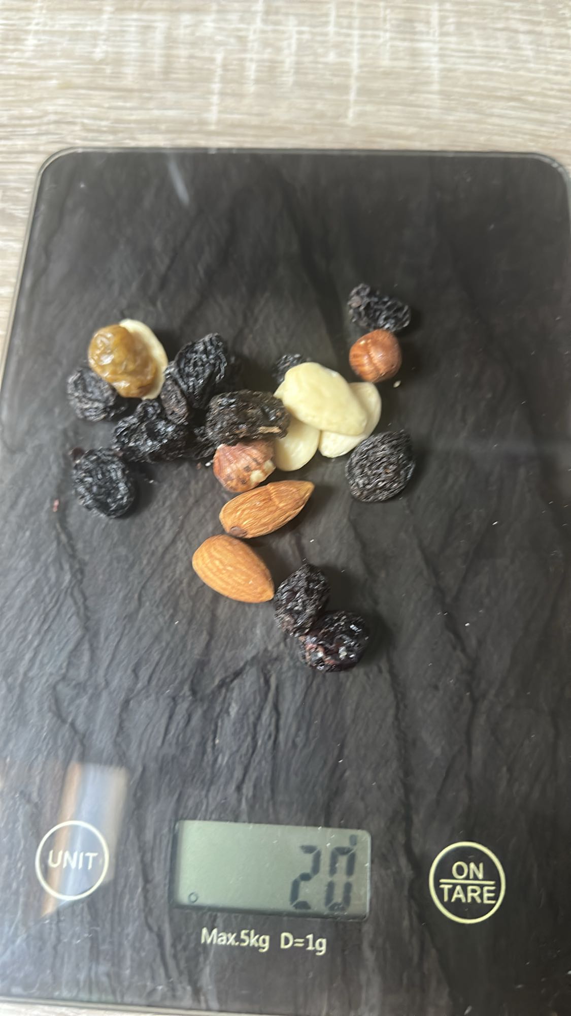 Mix de nuci și stafide