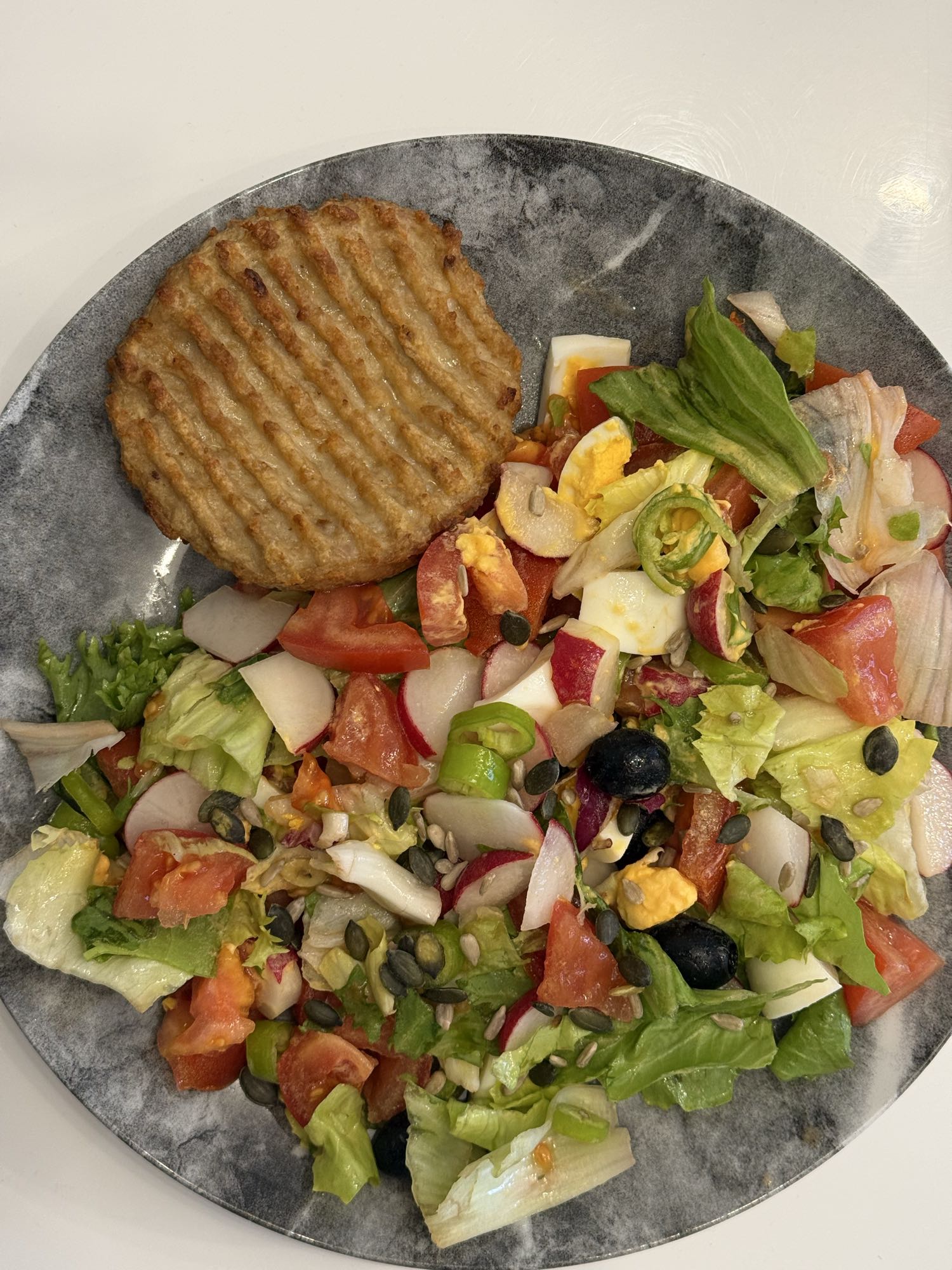 Salade et galette protéinée