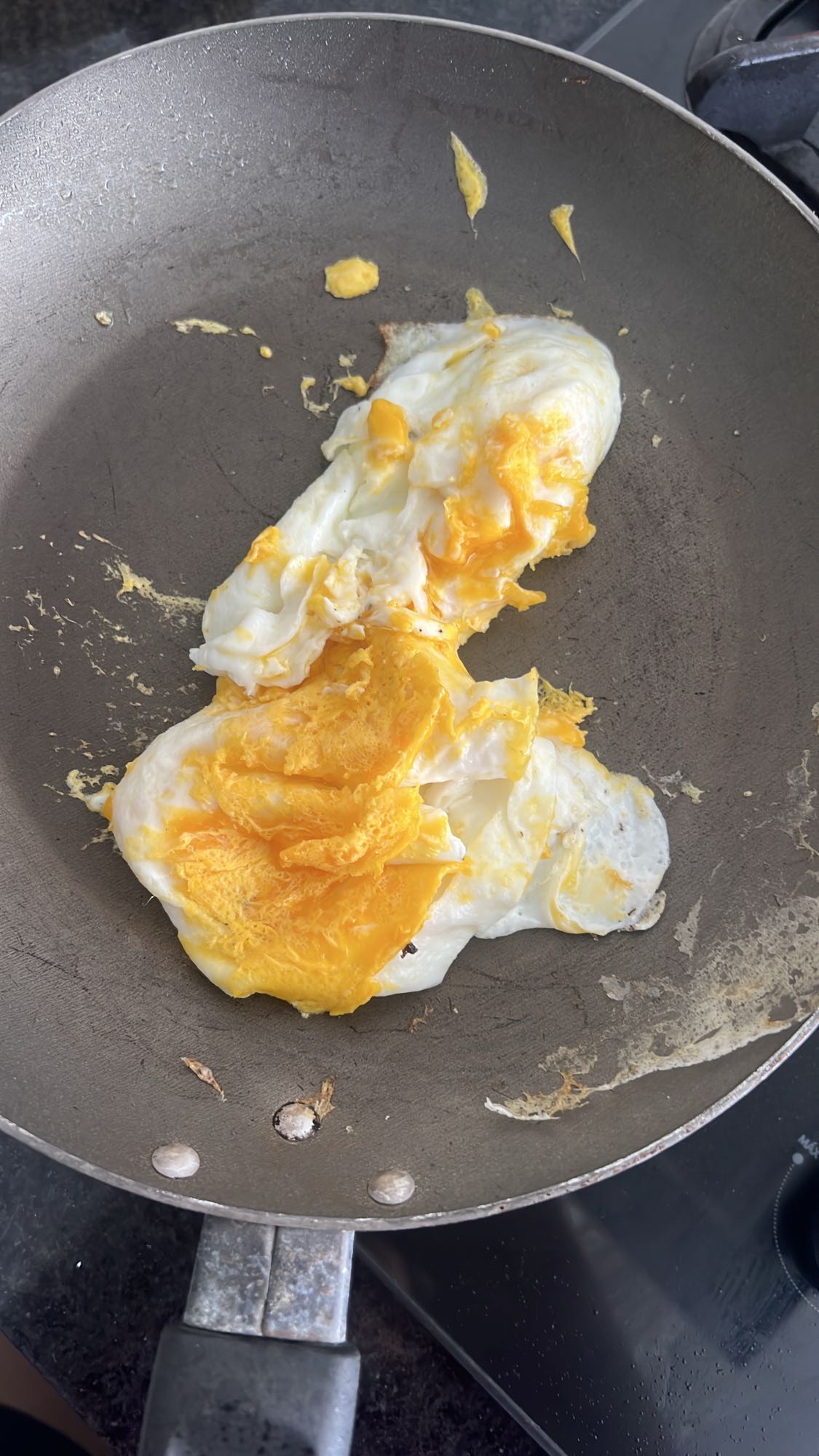 Ovos fritos na frigideira