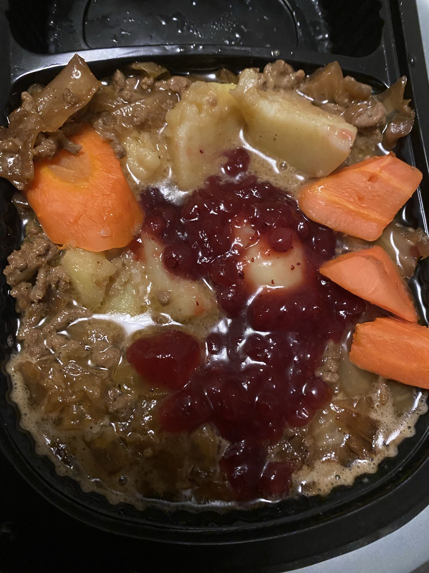 Köttgryta med potatis & lingon