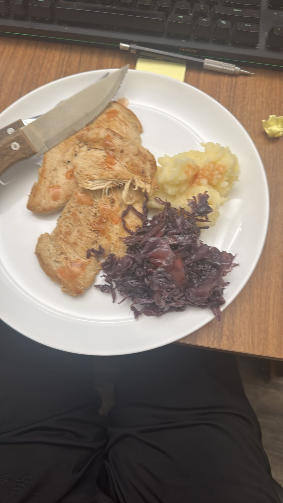 Frango com repolho e purê