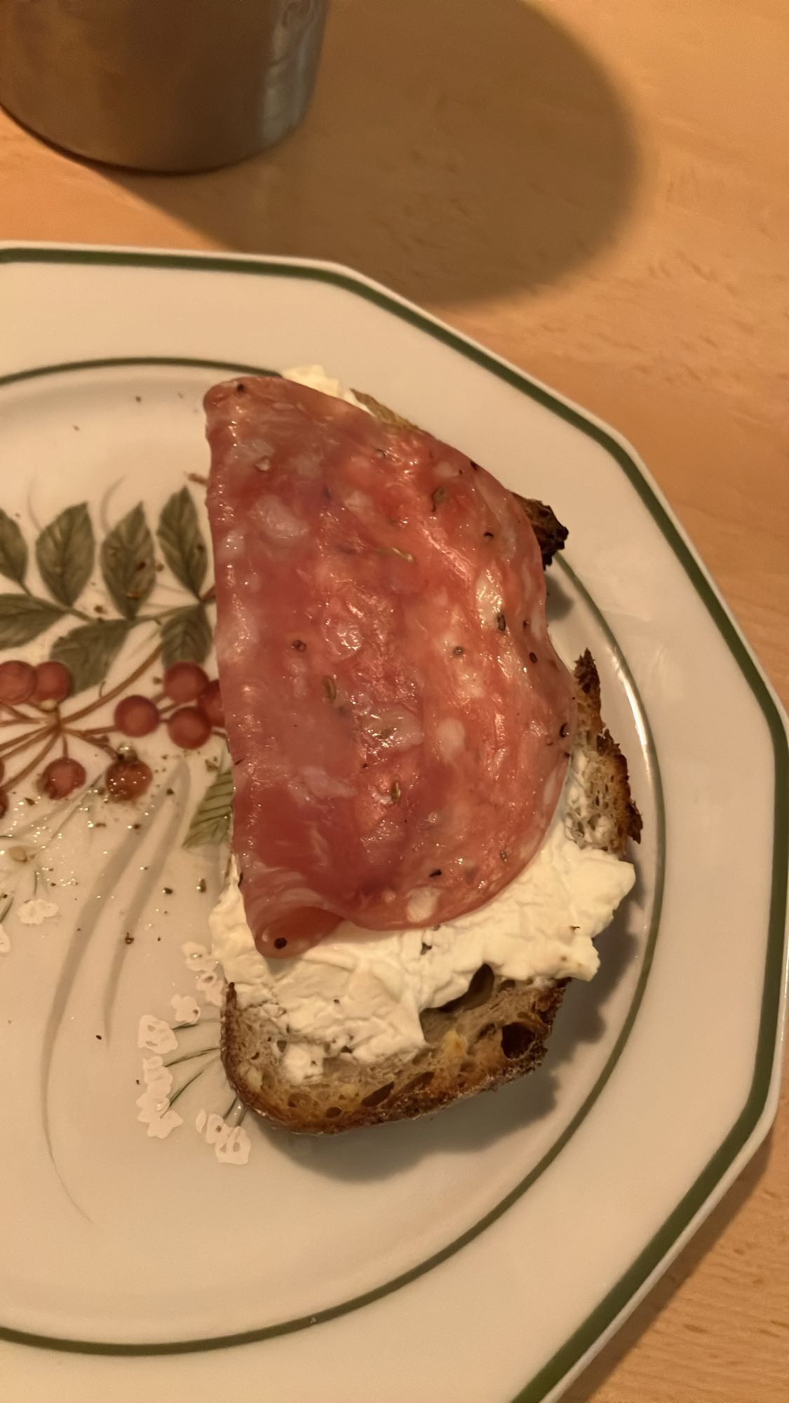 Torrada com salame e whey