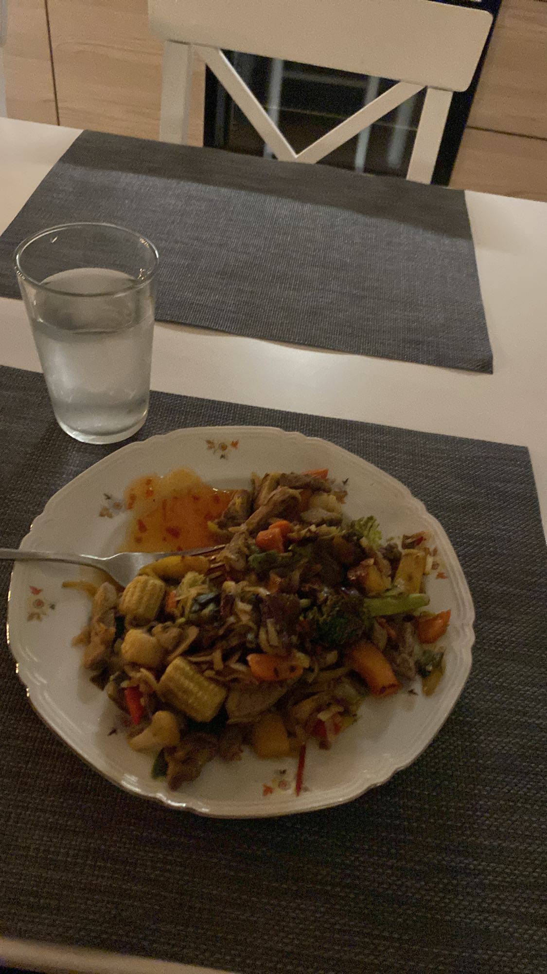 Wok med grönsaker och kött