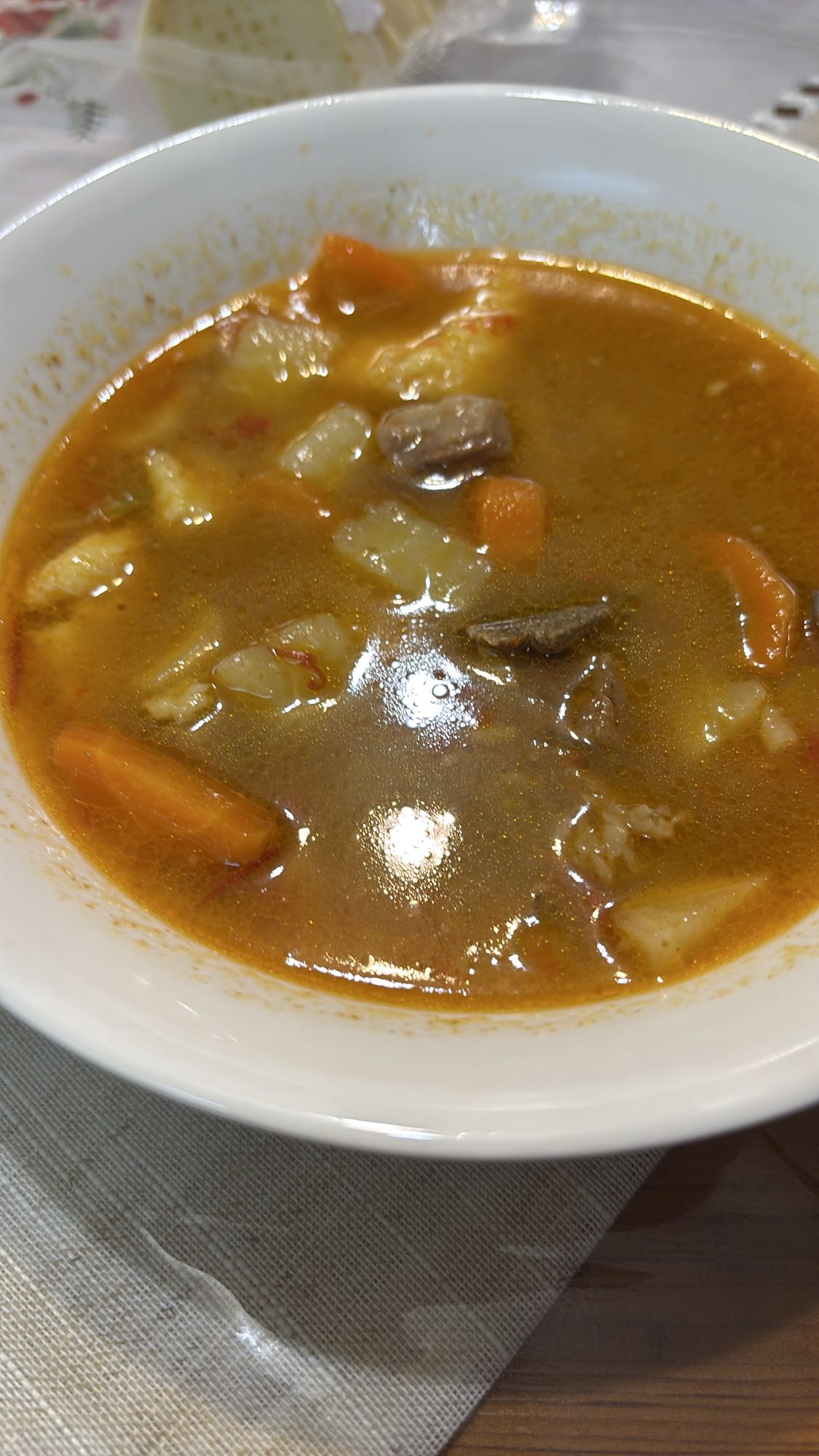 Marhahúsleves zöldségekkel