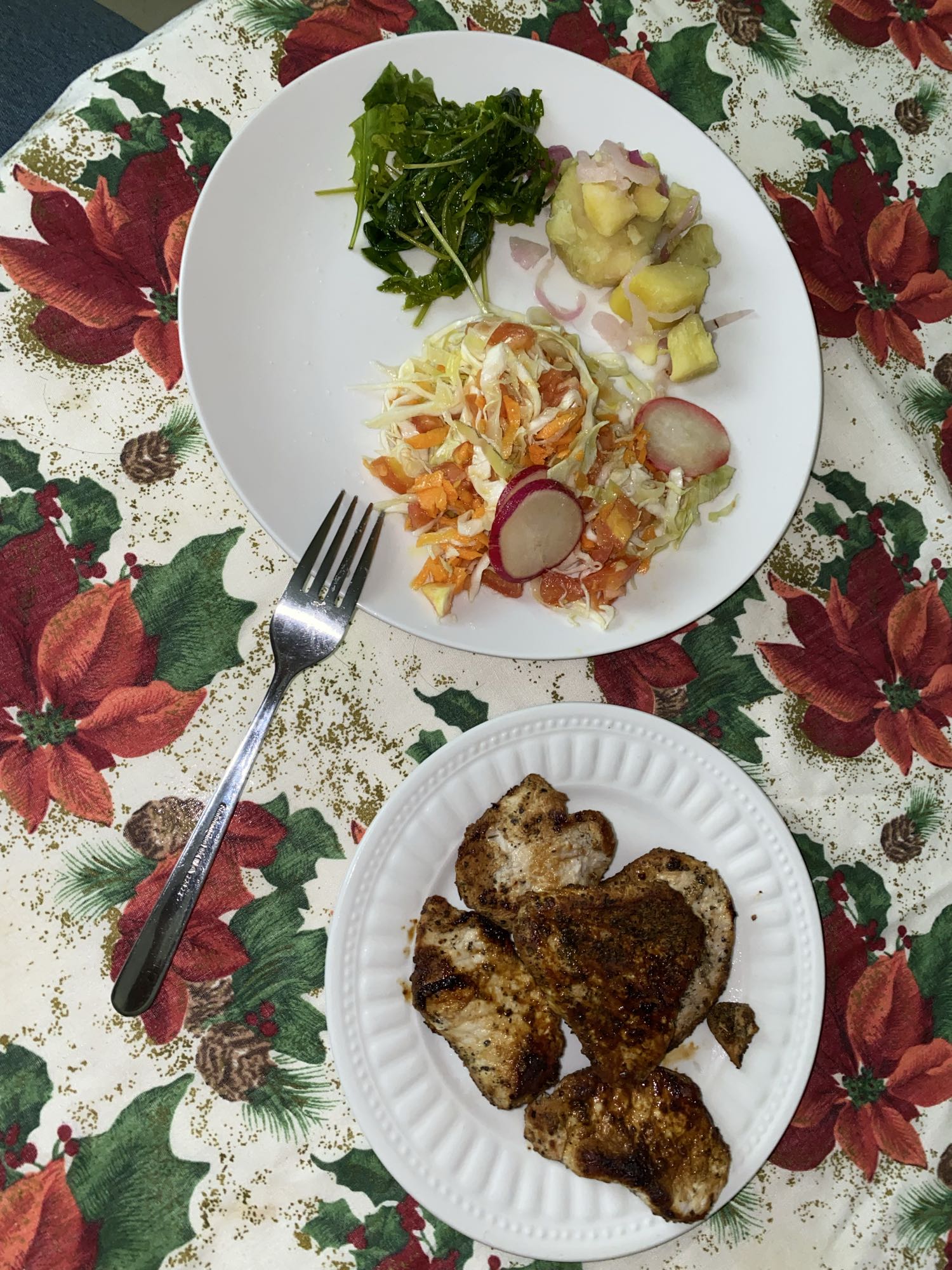 Lomo de cerdo con batata y ensalada fresca
