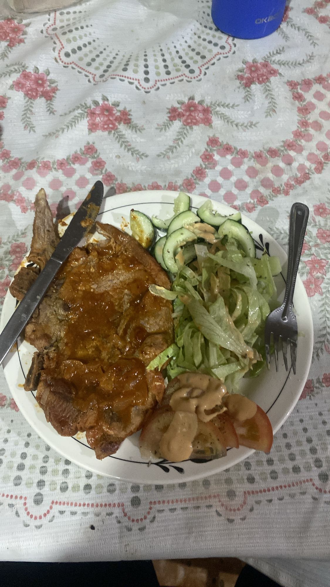 Chuleta con ensalada