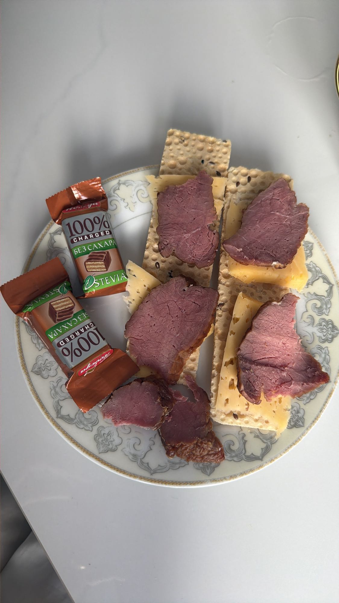 Закуска с мясом и сыром