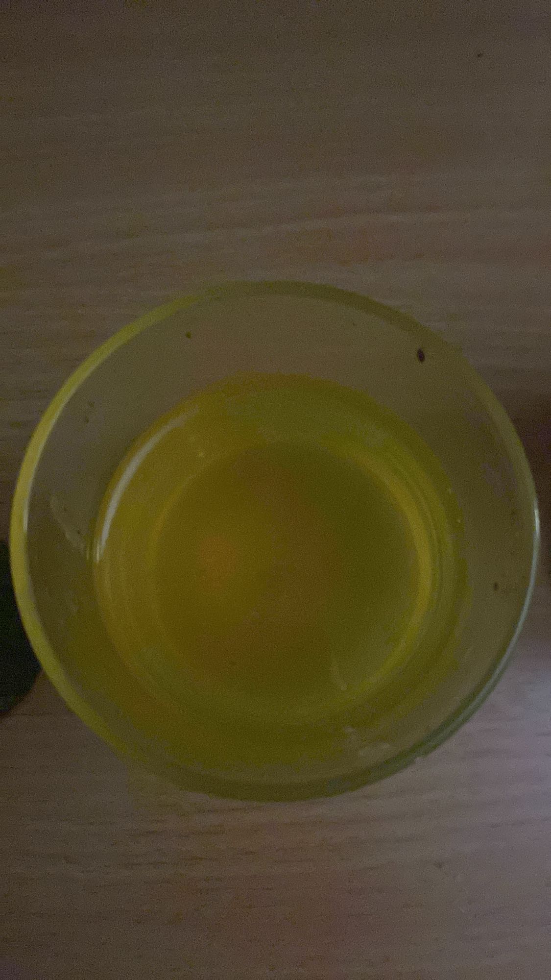 szklanka soku pomarańczowego