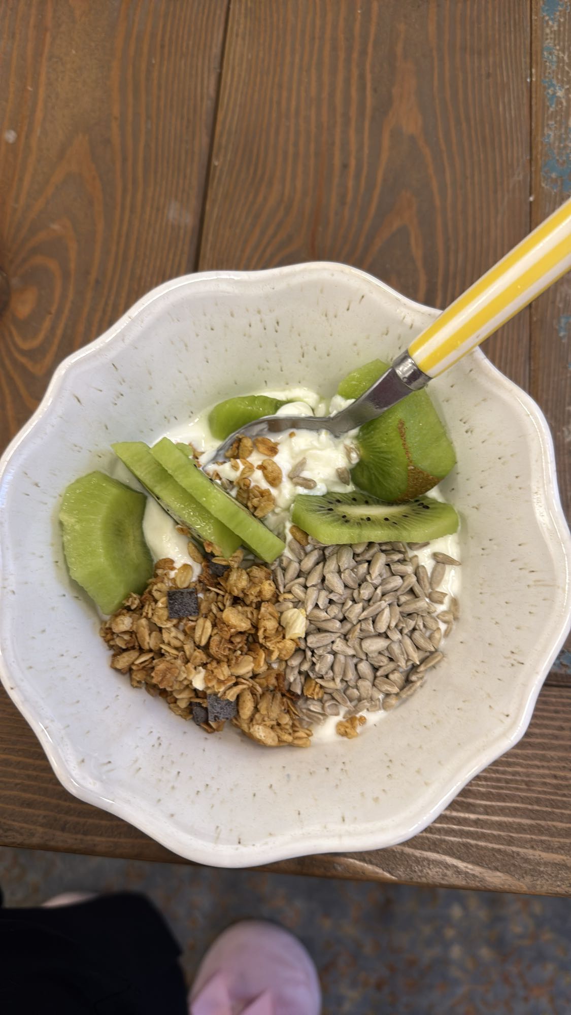 Yogurt Kiwi Granola Bowl