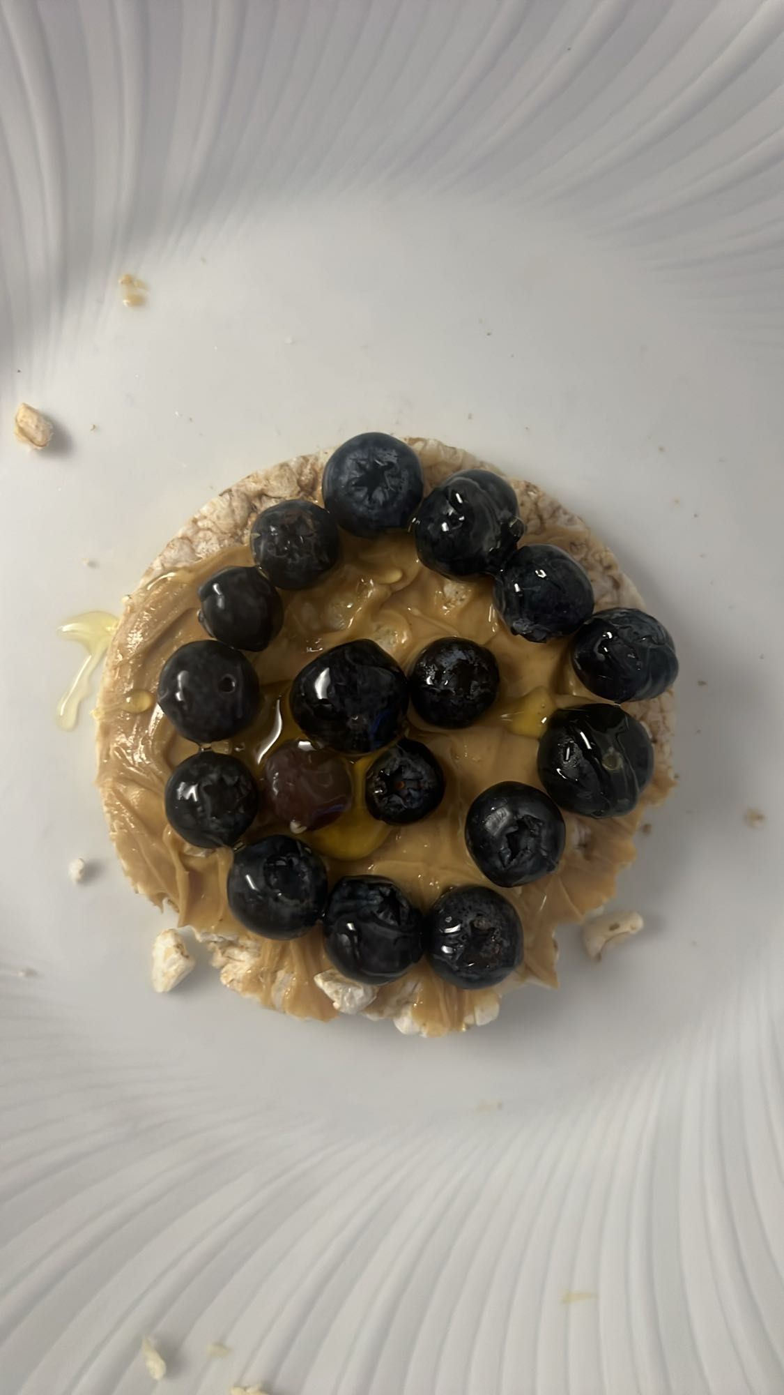 Pirinç patlağı fıstık ezmeli yaban mersinli