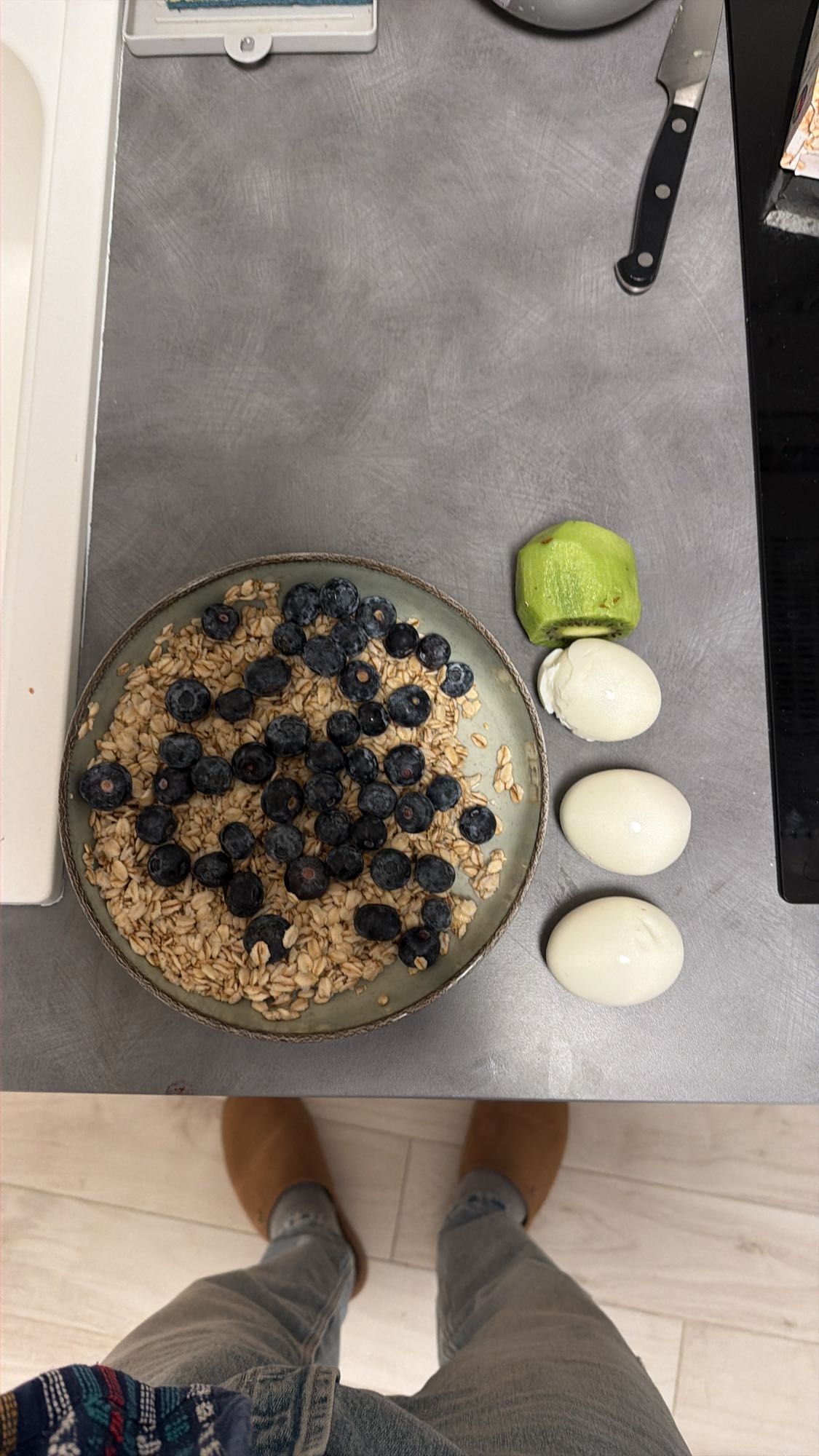 Овсянка с ягодами и яйцами