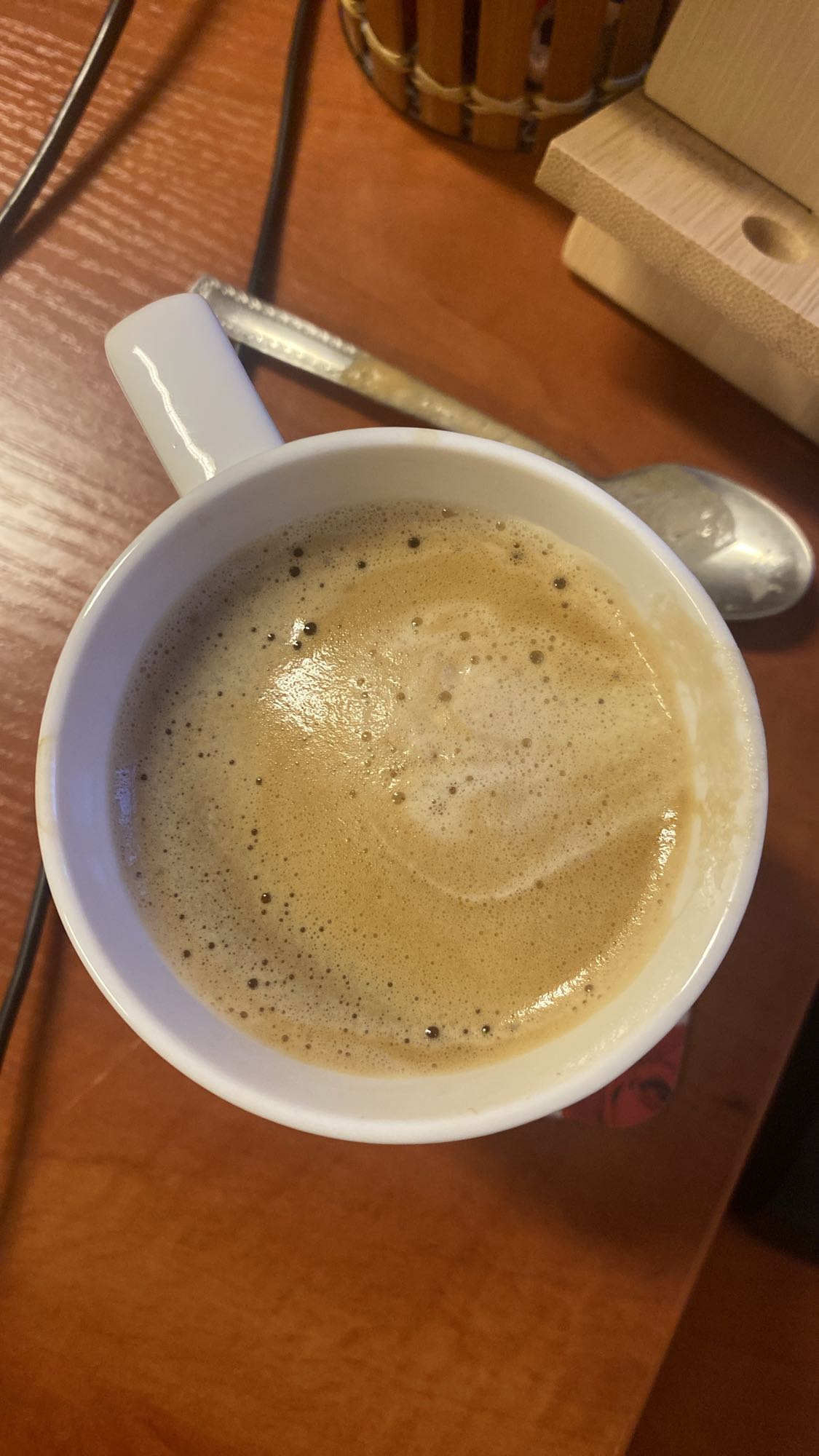 czarna kawa z pianką