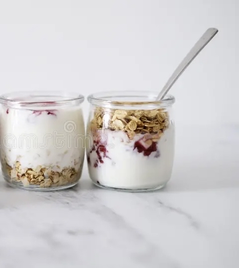 Yaourt granola et fraises