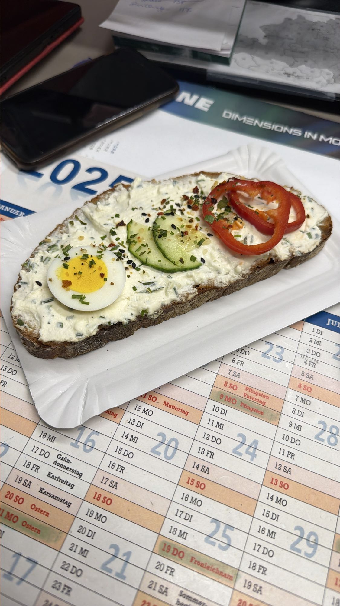 Brot mit Ei & Gemüse