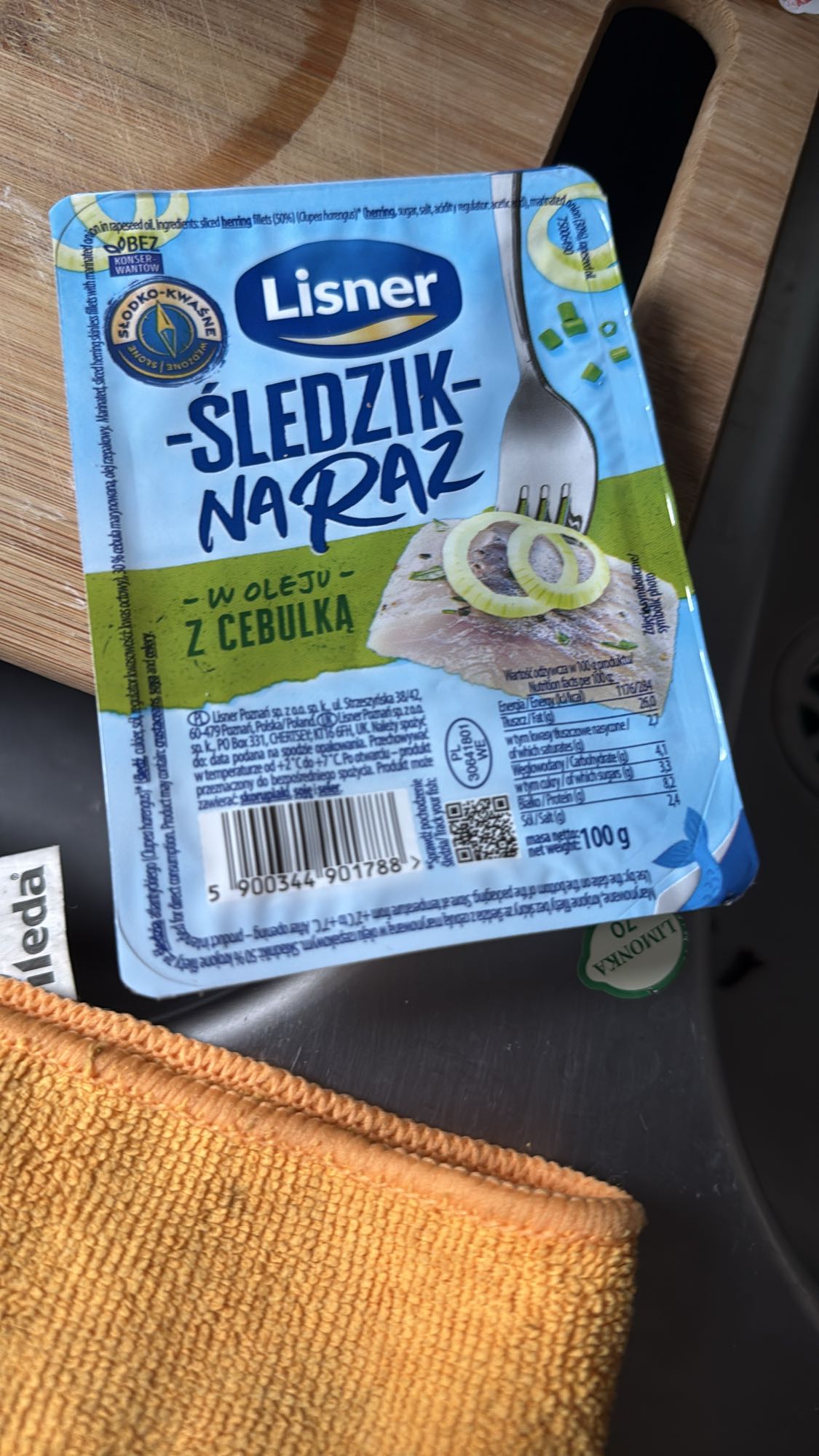 Śledź w oleju z cebulką