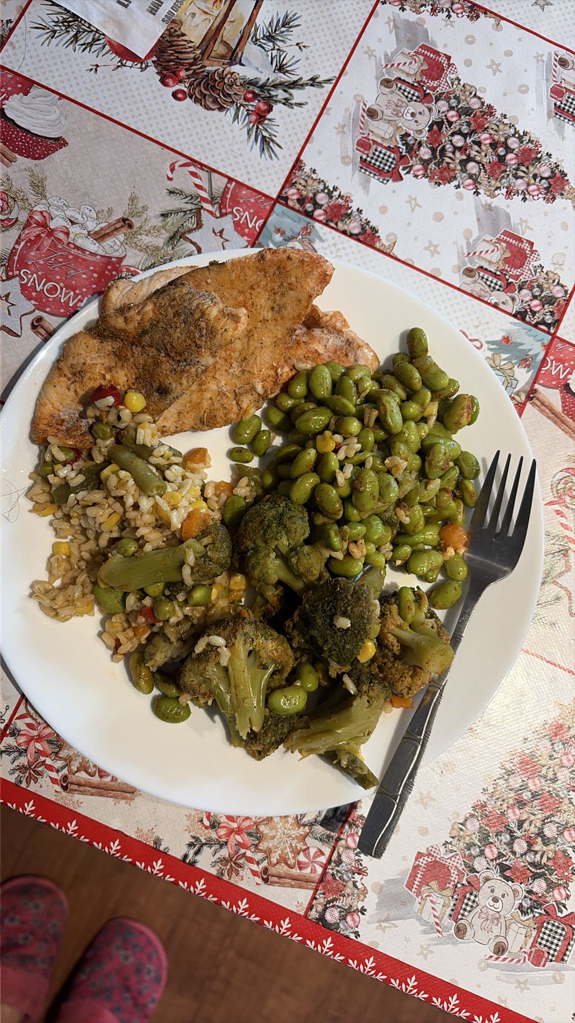 Piept de pui cu orez brun și legume