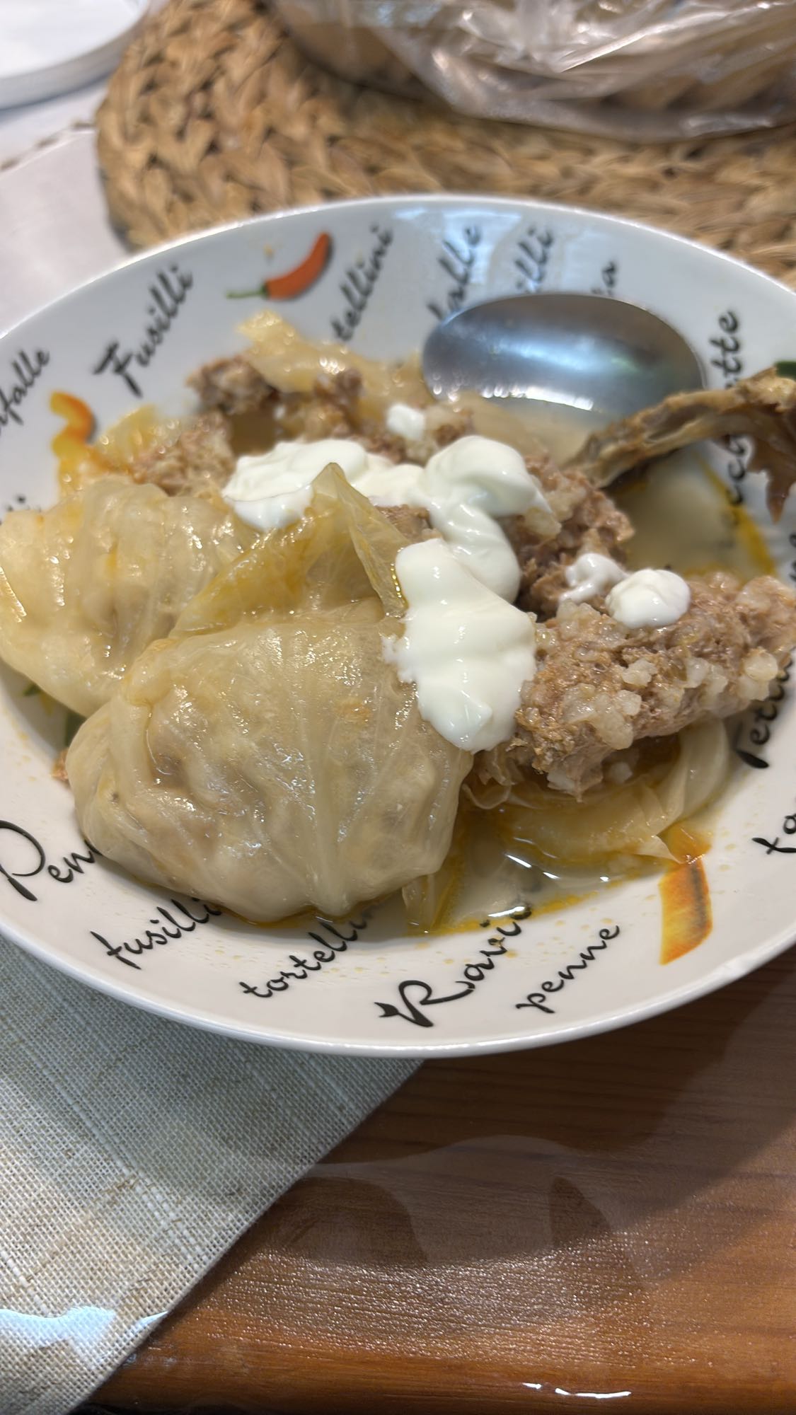 Töltött káposzta tejföllel