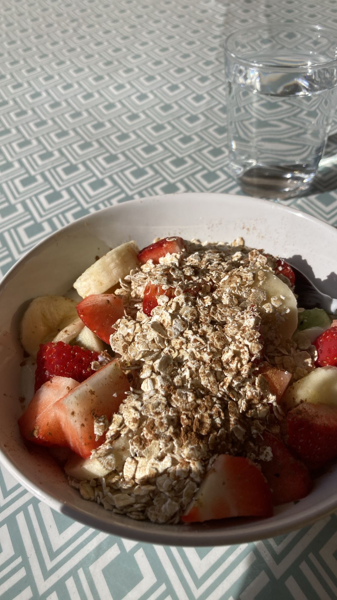 Havregryn med frukt och yoghurt