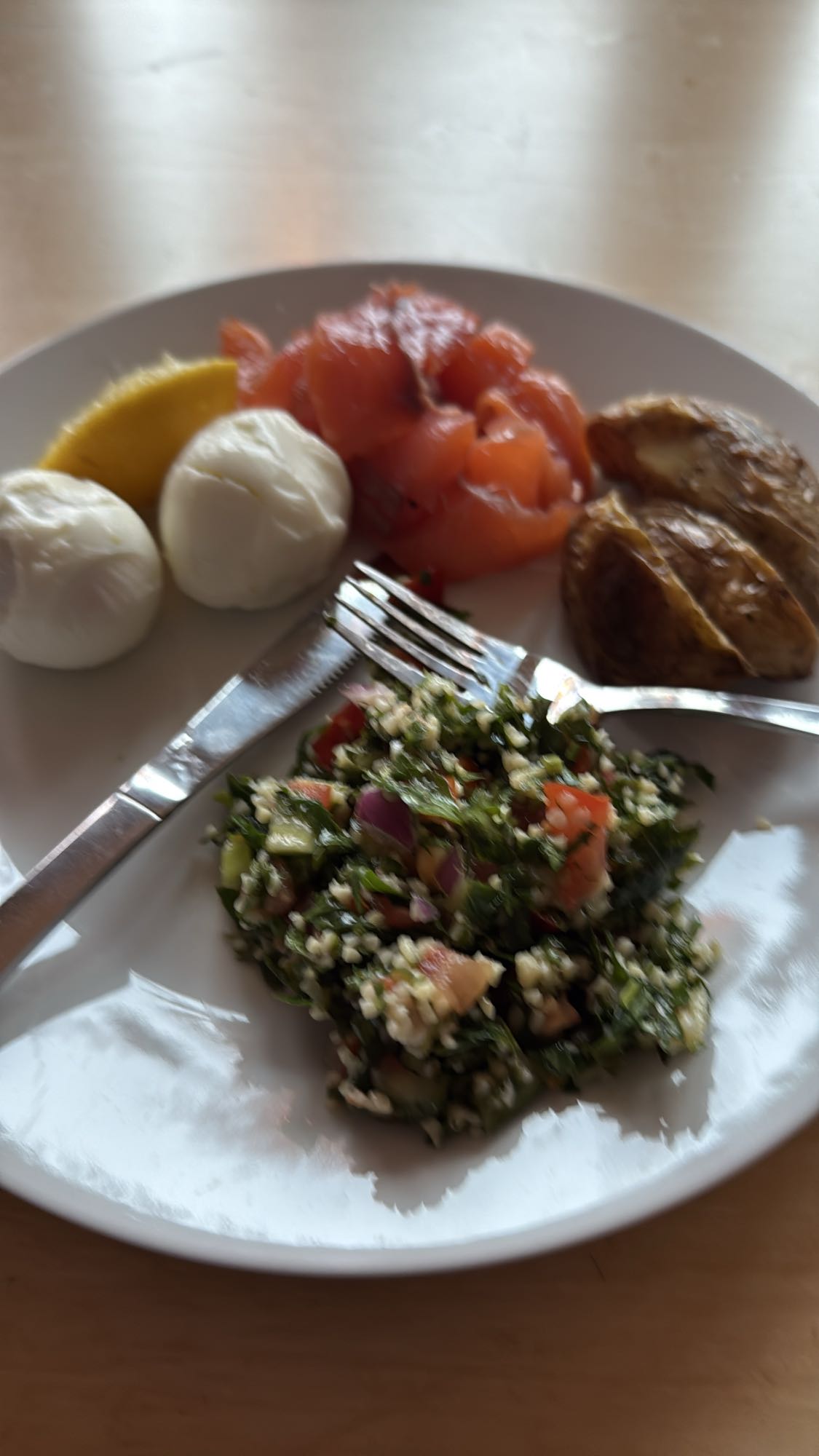 Lax, ägg, potatis & tabbouleh