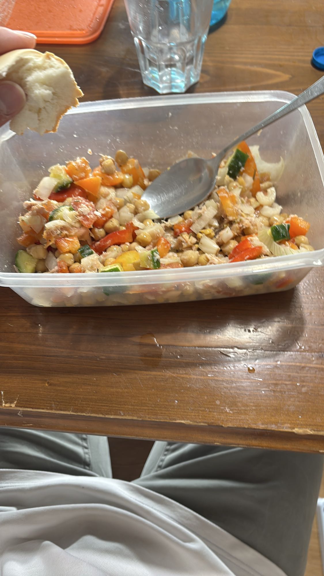 ensalada de garbanzos y atún
