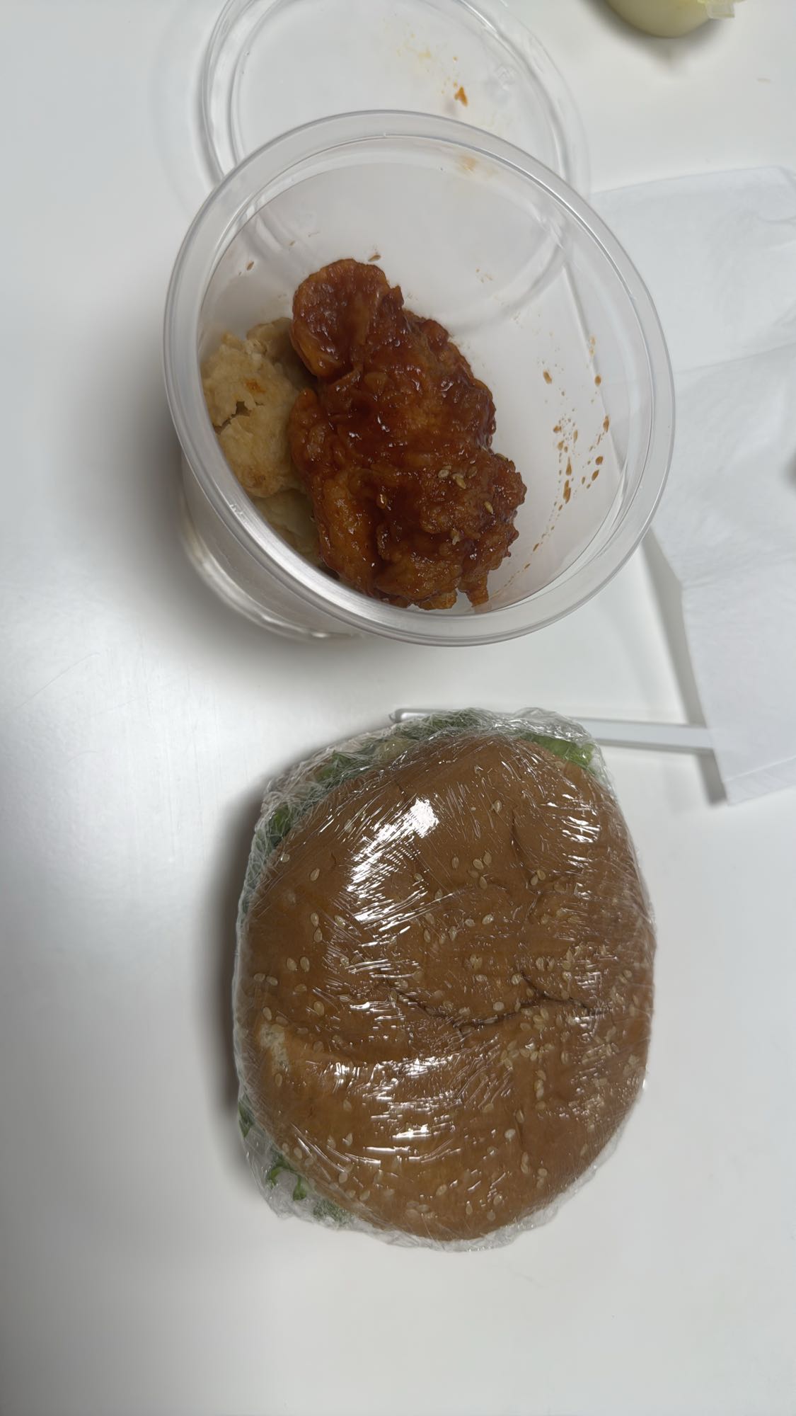 бургер и куриные наггетсы