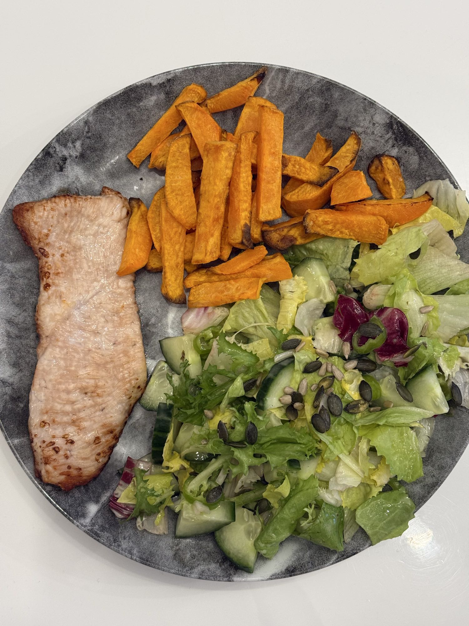 Dinde, patates, salade