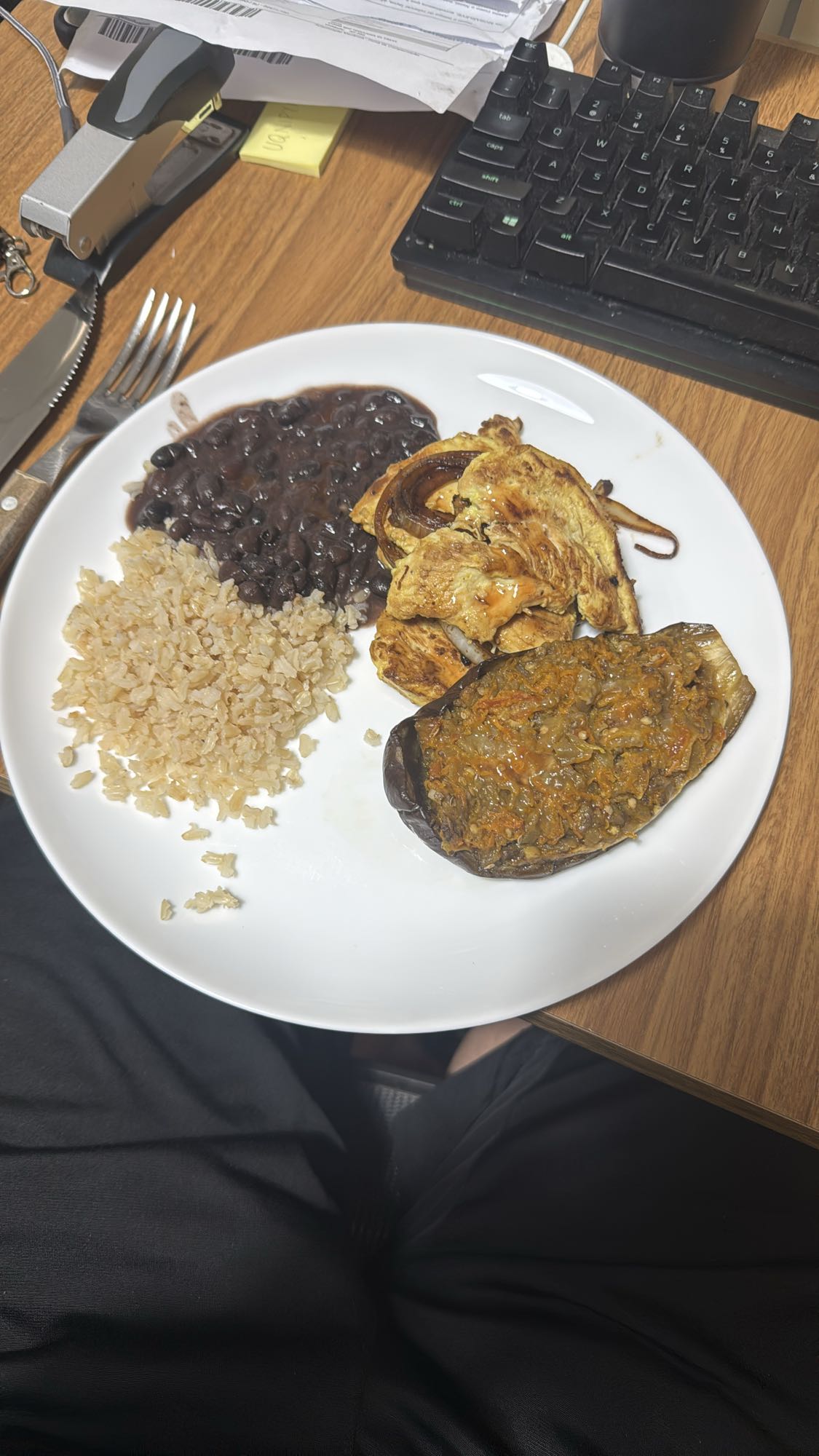 Arroz, feijão, omelete e berinjela